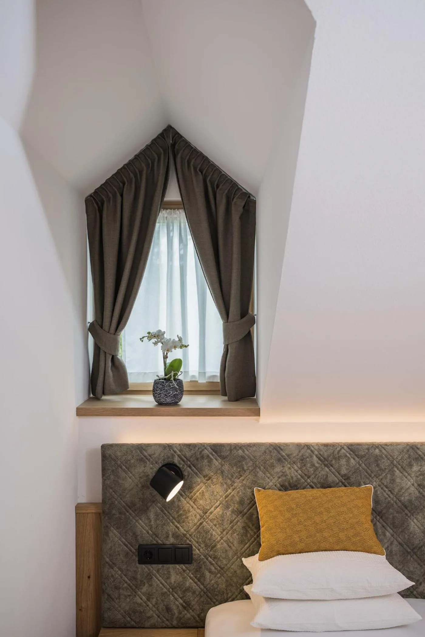 Bed in Gasthof Albergo Dolomiten
