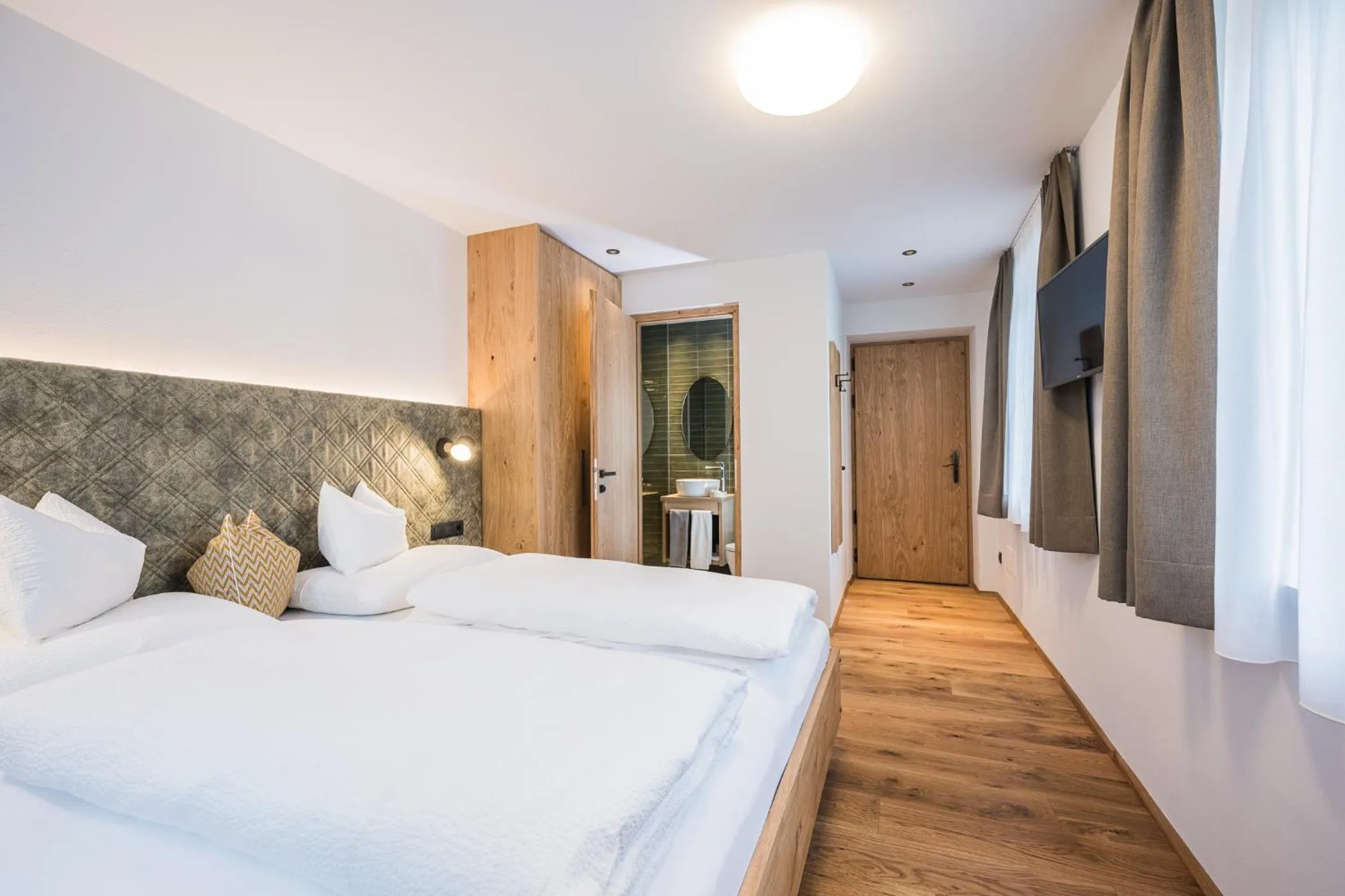 Bed in Gasthof Albergo Dolomiten