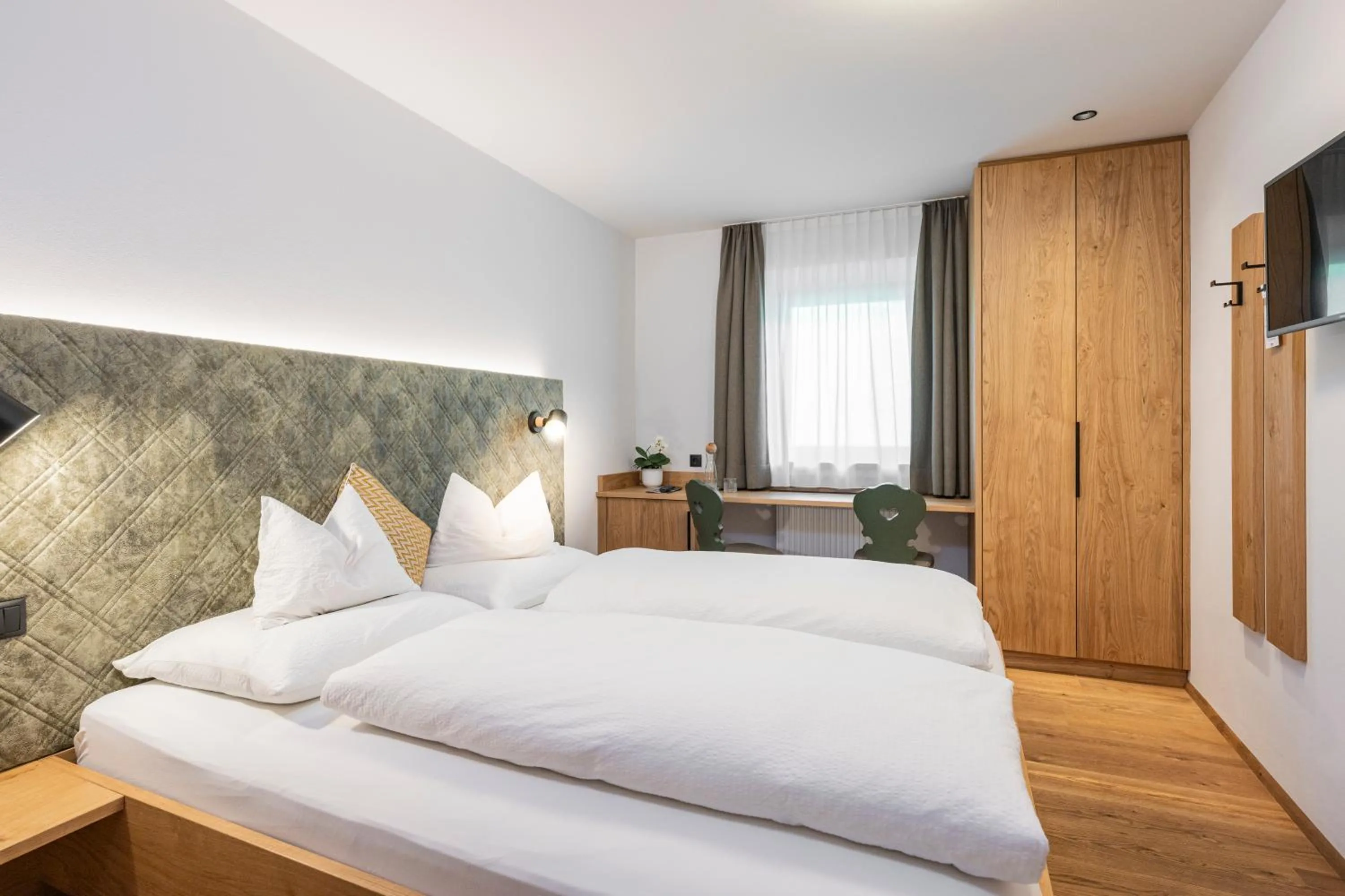 Bed in Gasthof Albergo Dolomiten