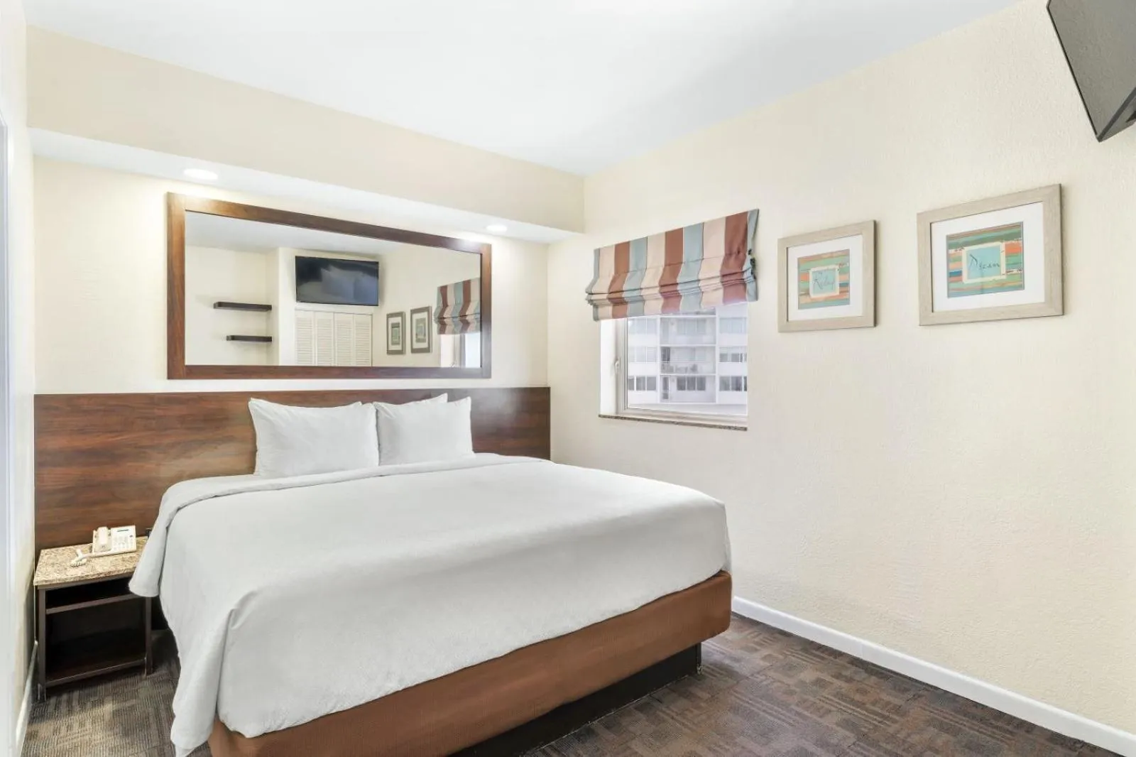 Bedroom, Bed in Crystal Beach Suites Miami Oceanfront Hotel