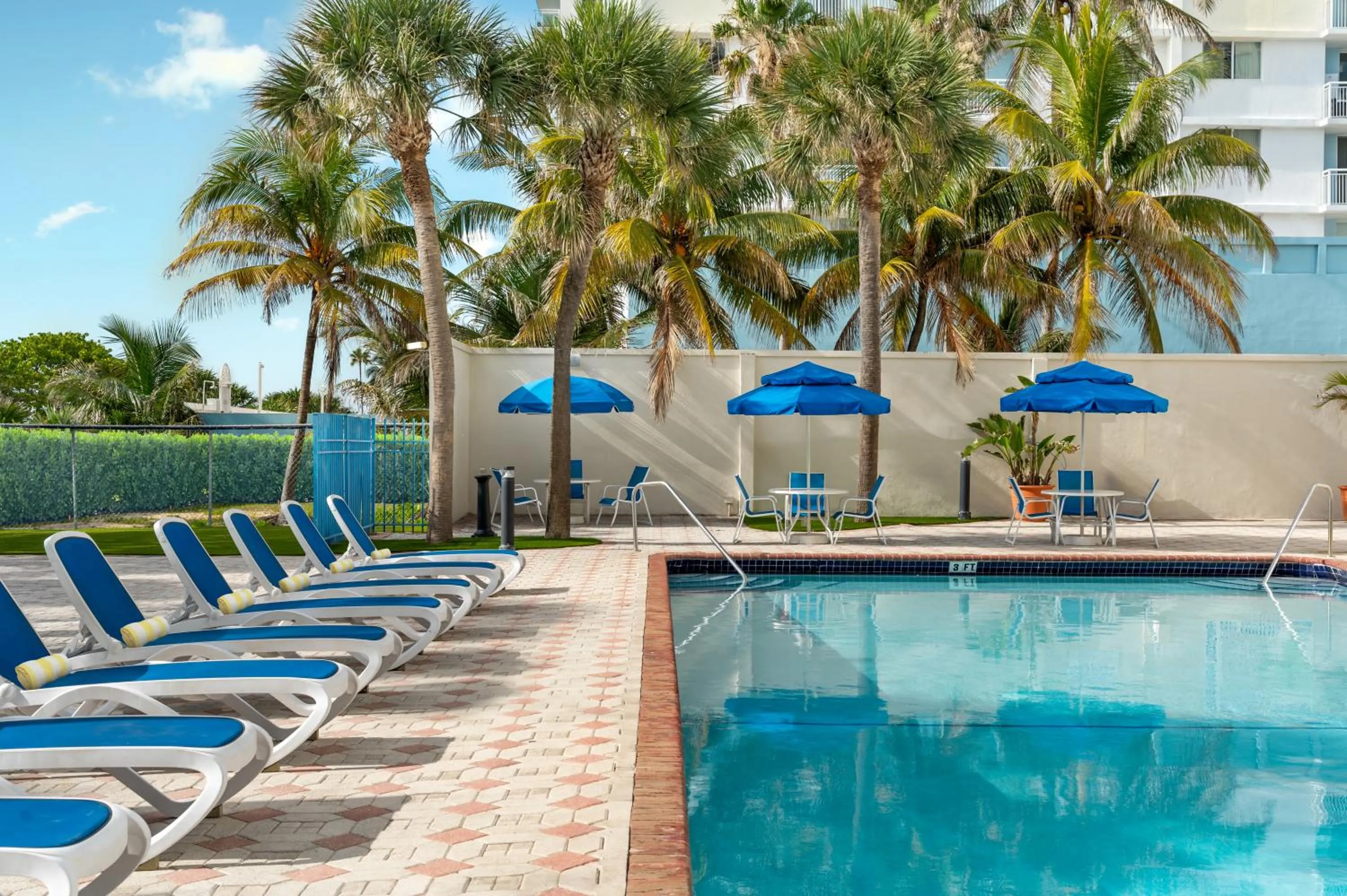 Swimming pool in Crystal Beach Suites Miami Oceanfront Hotel