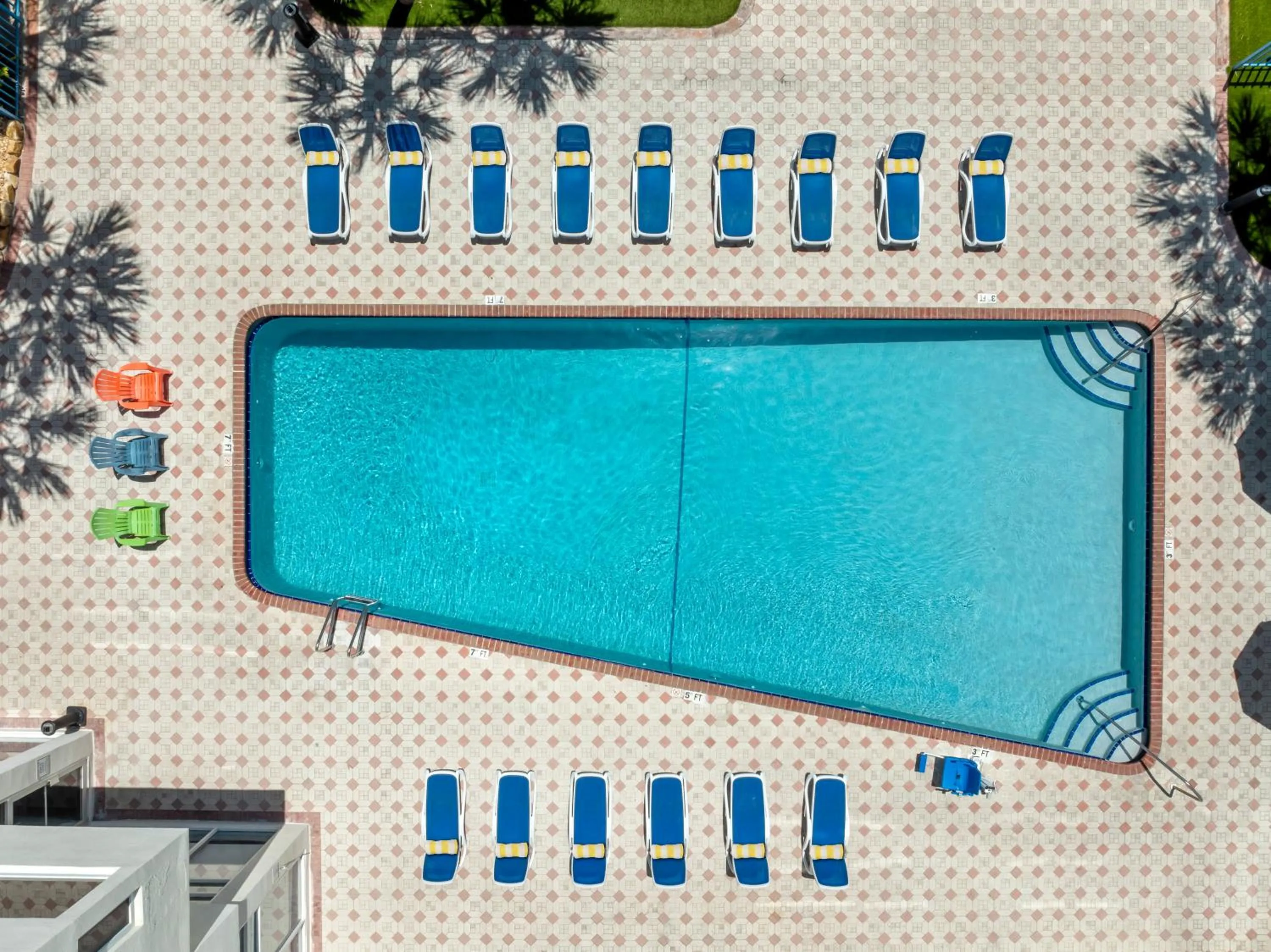 Swimming pool in Crystal Beach Suites Miami Oceanfront Hotel