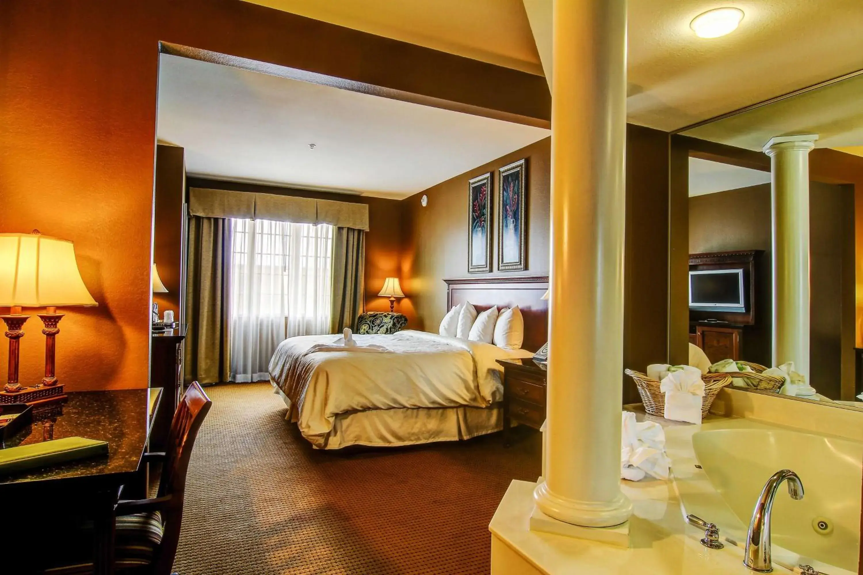 Seating area, Bed in The Wildwood Hotel Seating area, Bed in The Wildwood Hotel