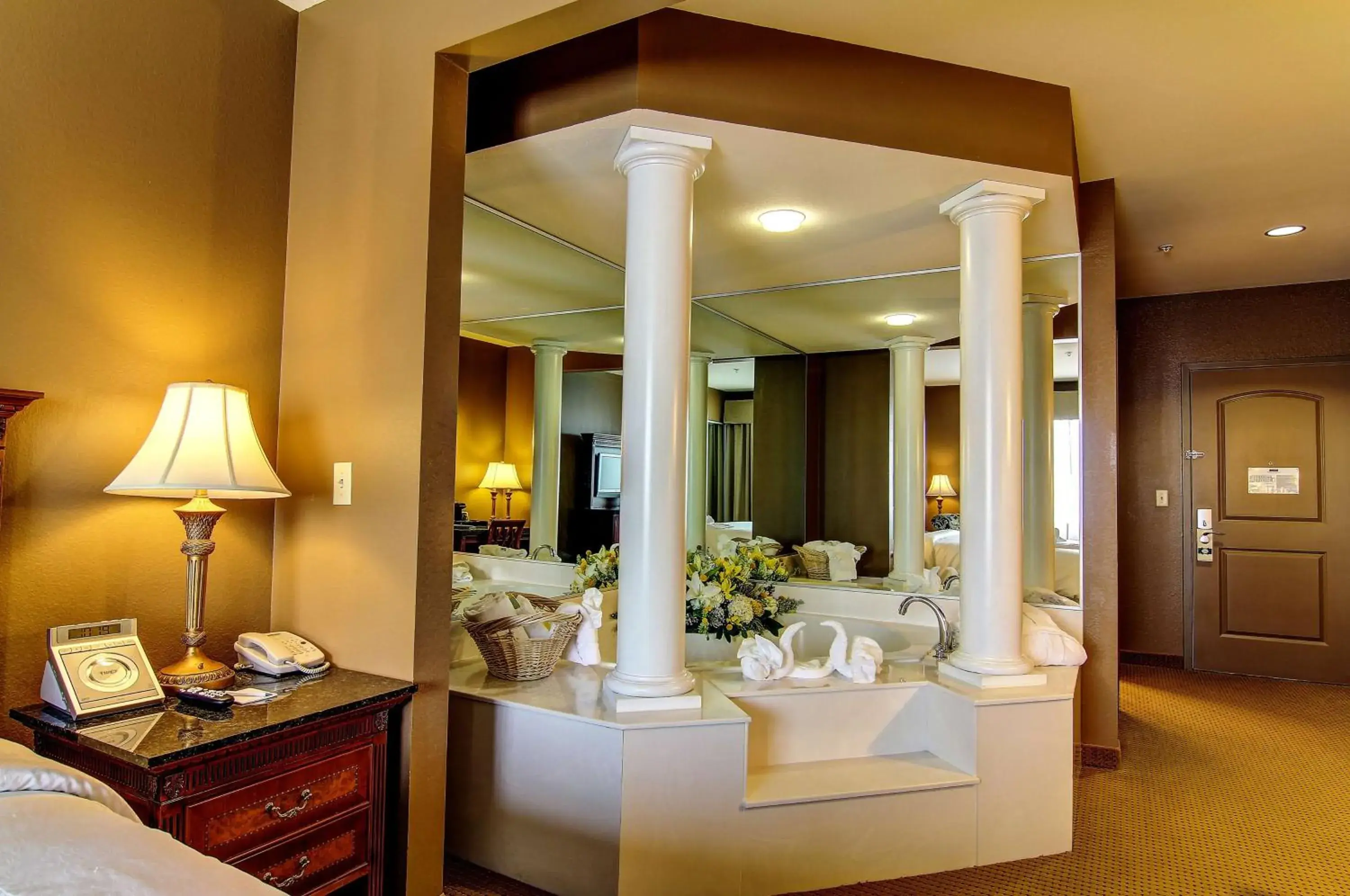 King Suite with Spa Bath in The Wildwood Hotel King Suite with Spa Bath in The Wildwood Hotel