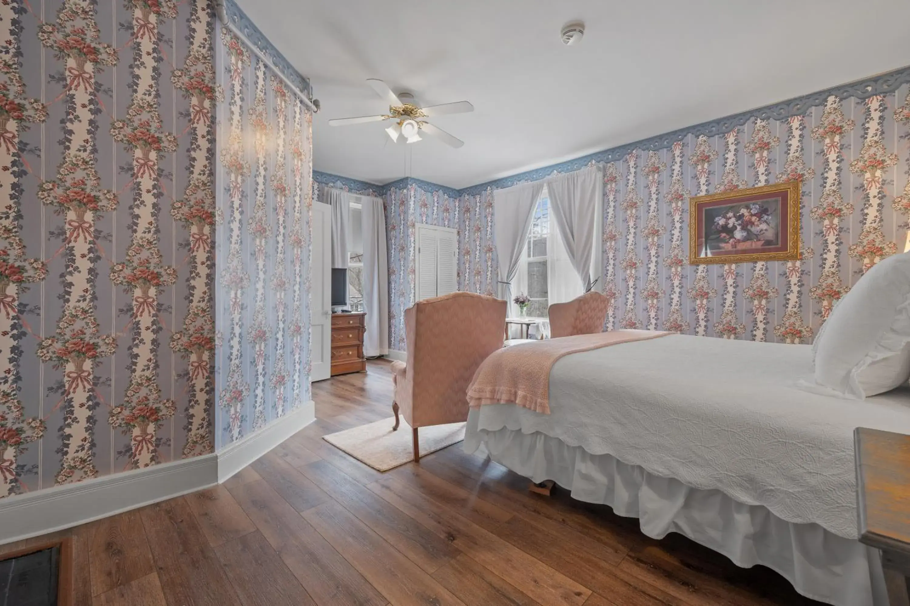 Deluxe King Room in Brook Farm Inn Deluxe King Room in Brook Farm Inn