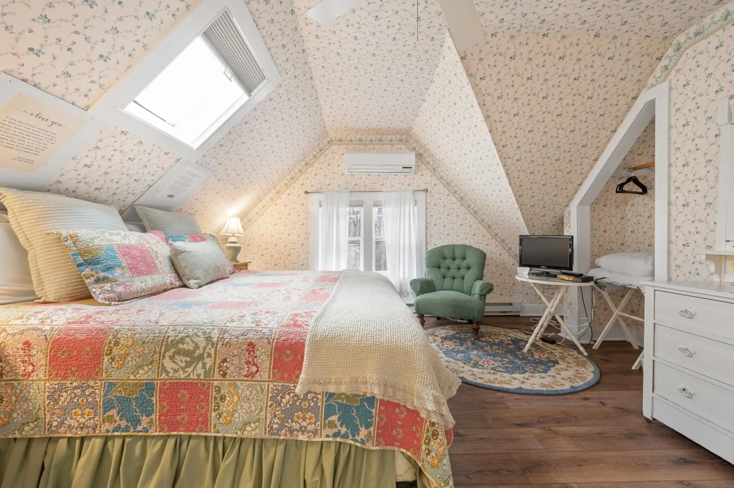 King Room in Brook Farm Inn King Room in Brook Farm Inn