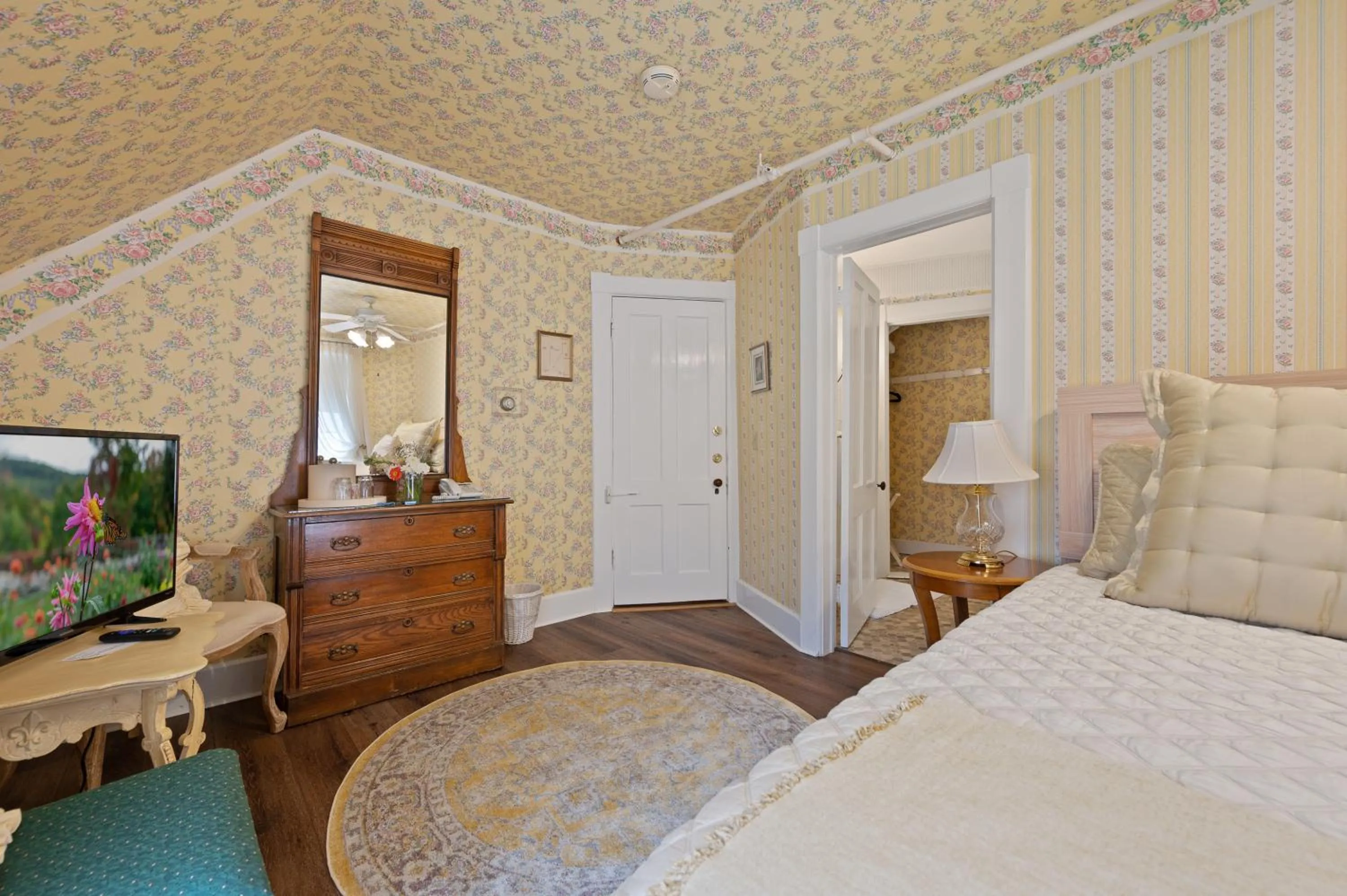 Bed in Brook Farm Inn