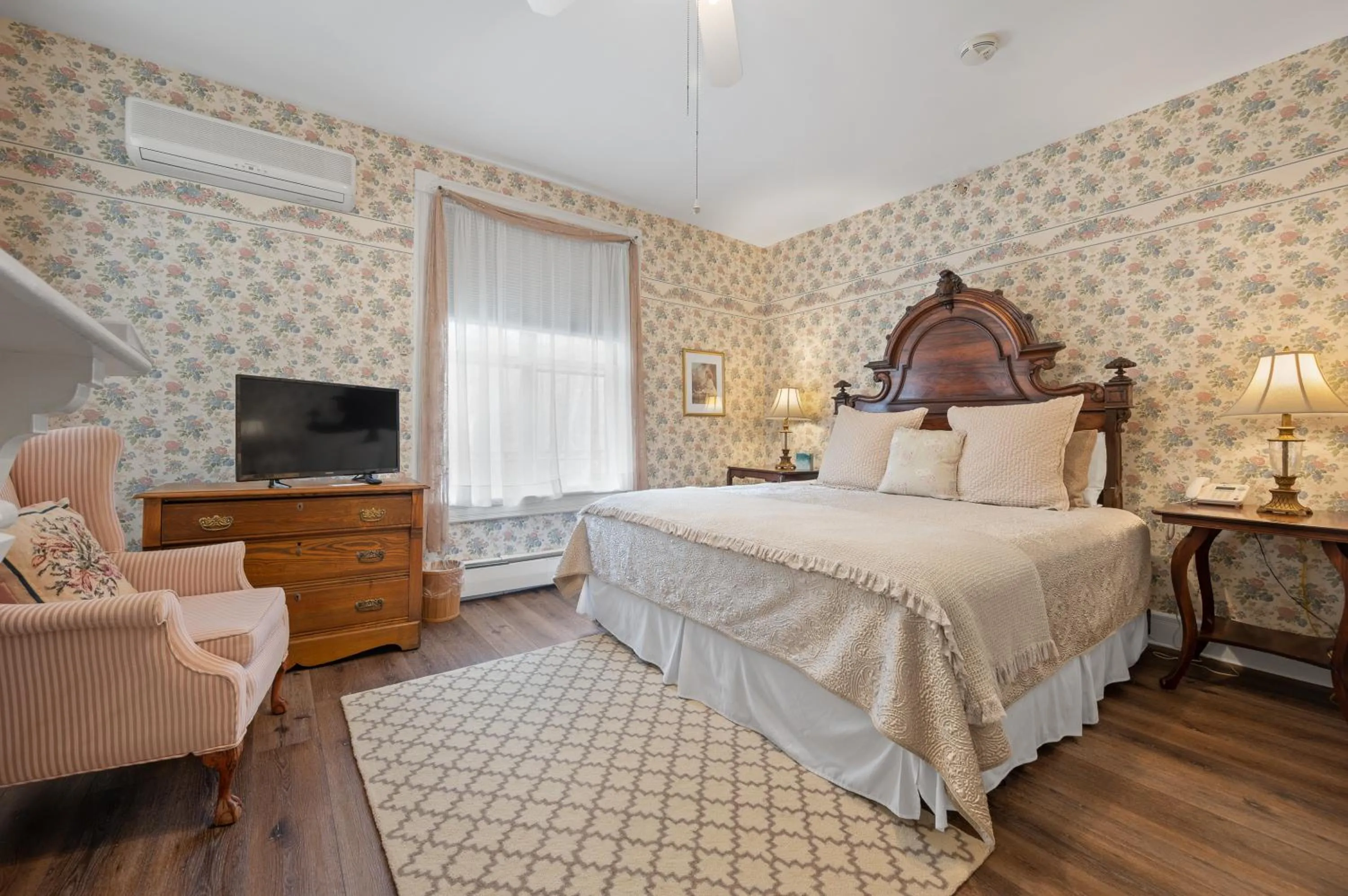 Bed in Brook Farm Inn