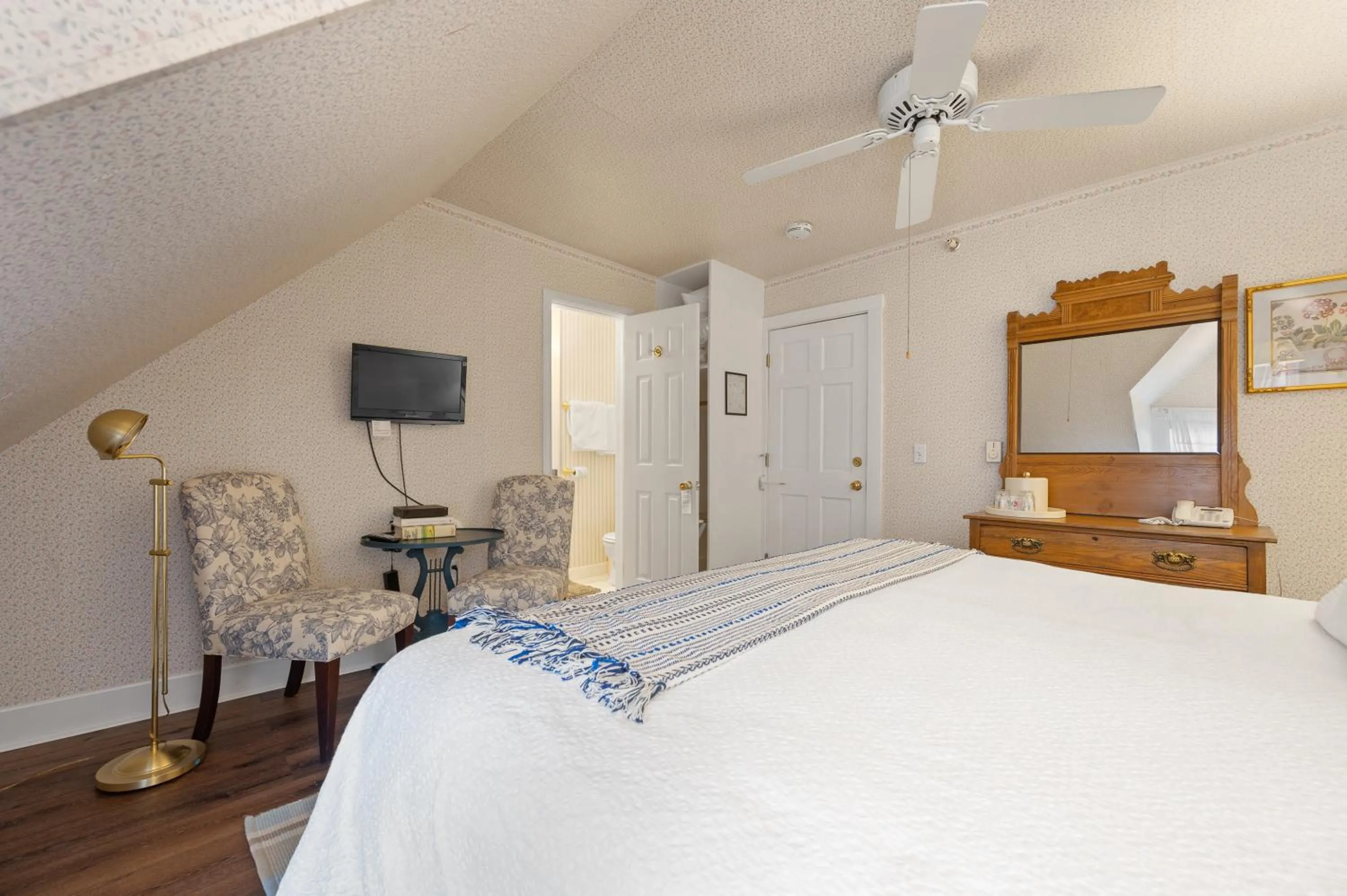 Bed in Brook Farm Inn