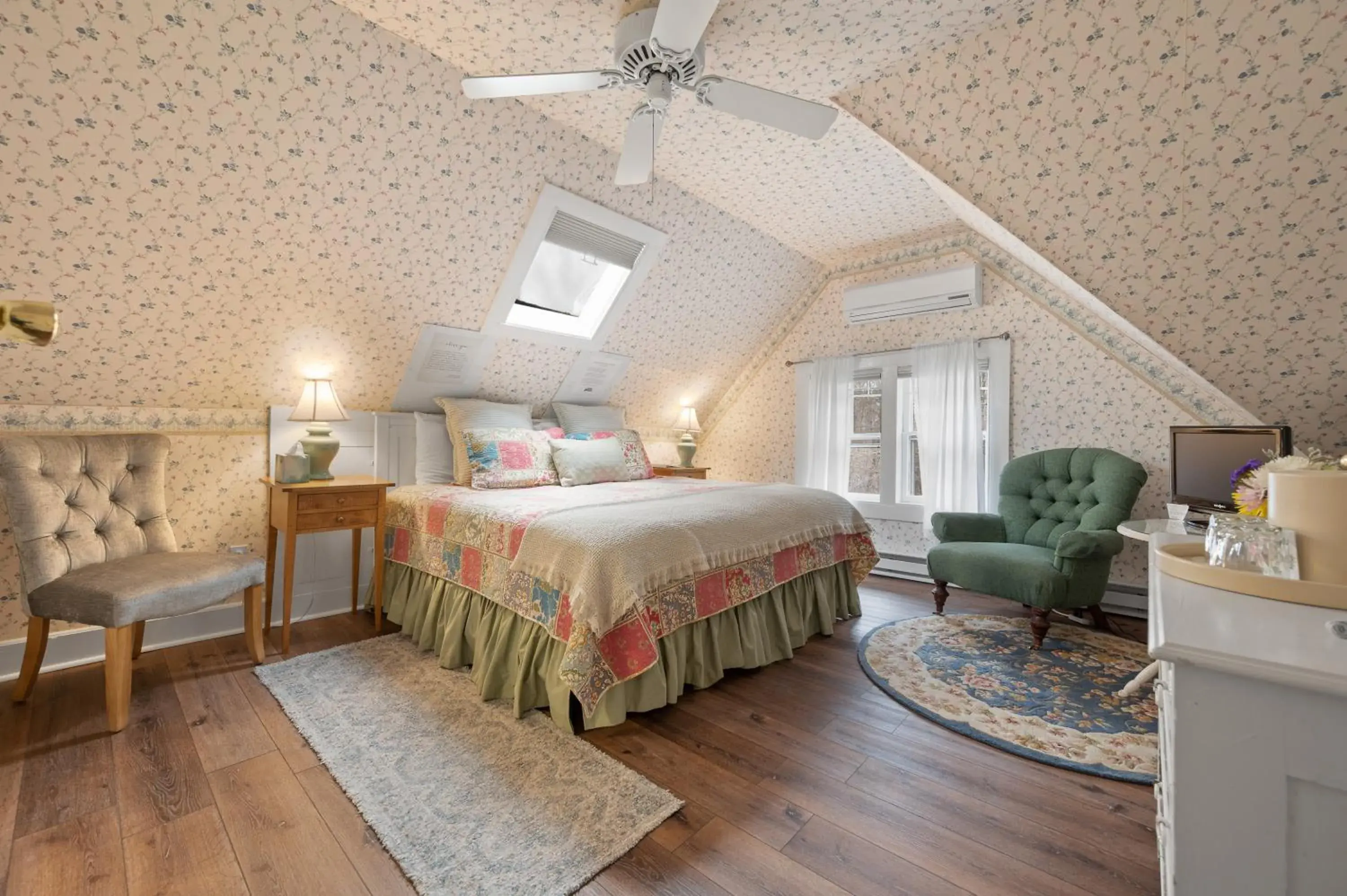 King Room in Brook Farm Inn King Room in Brook Farm Inn