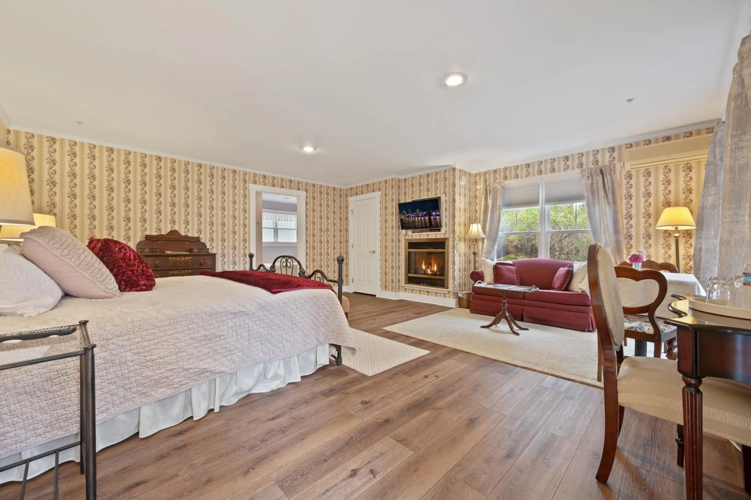 Bed in Brook Farm Inn