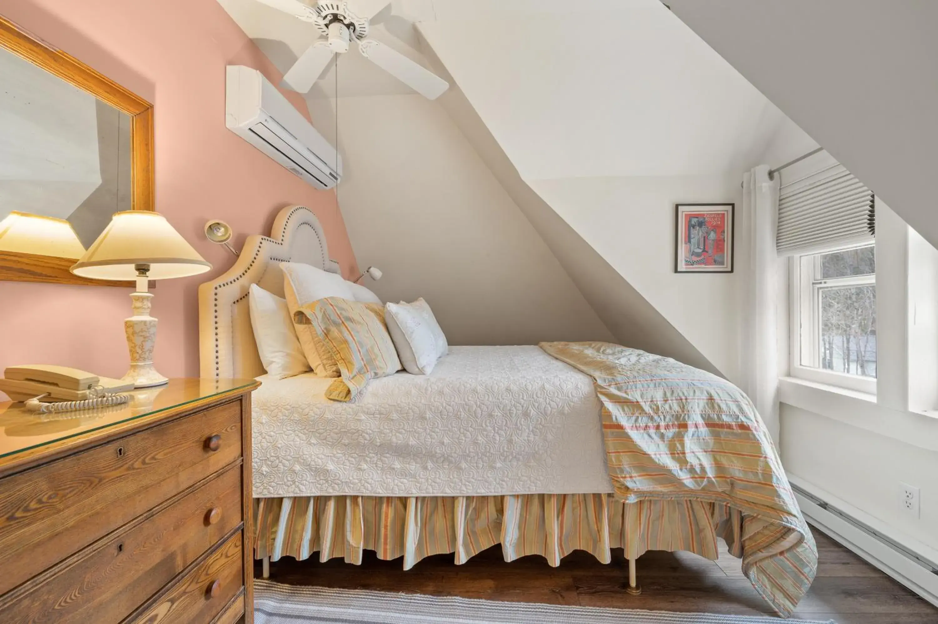 Budget Double Room in Brook Farm Inn Budget Double Room in Brook Farm Inn