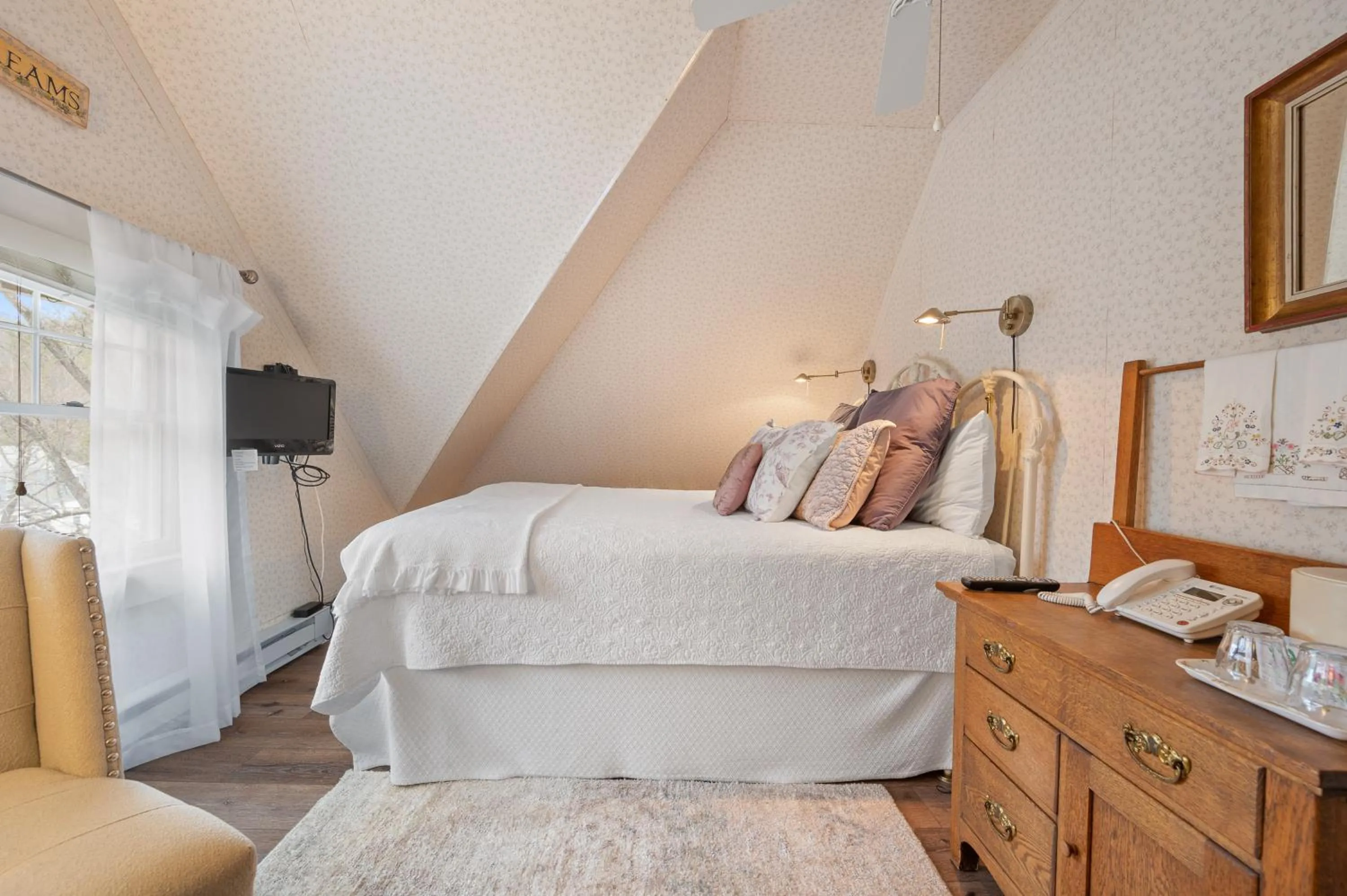 Bed in Brook Farm Inn