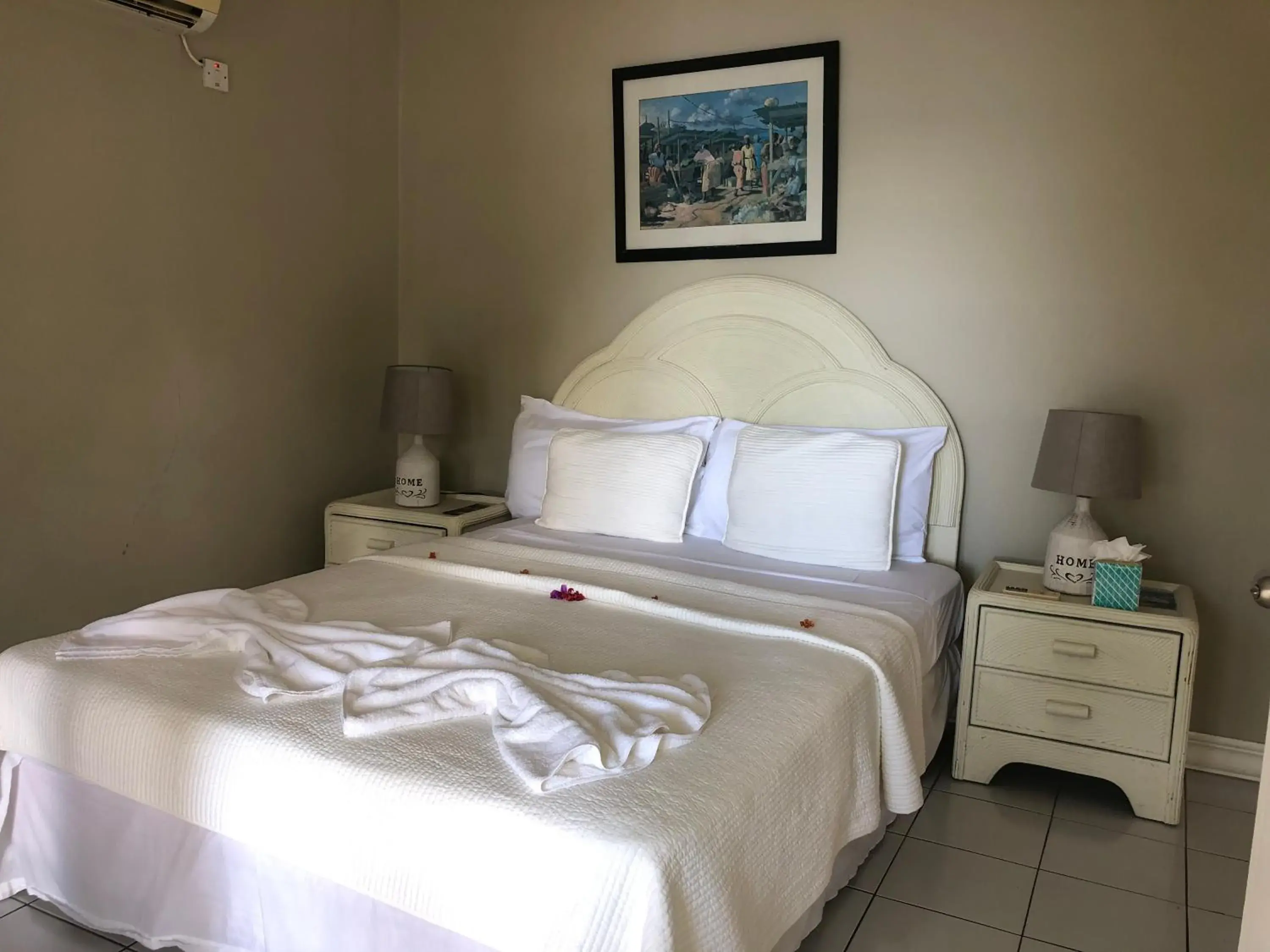 Bedroom, Bed in Marigot Beach Club & Dive Resort Bedroom, Bed in Marigot Beach Club & Dive Resort