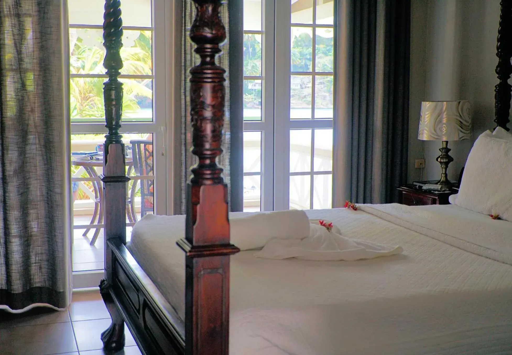 Bedroom, Bed in Marigot Beach Club & Dive Resort Bedroom, Bed in Marigot Beach Club & Dive Resort