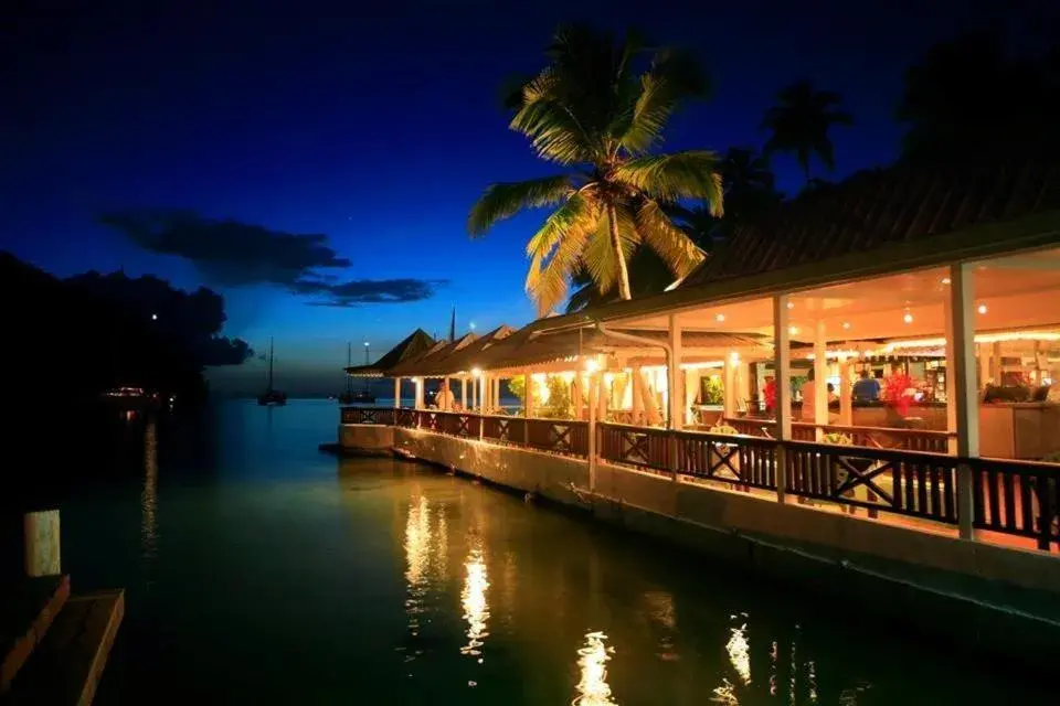 Restaurant/places to eat in Marigot Beach Club & Dive Resort Restaurant/places to eat in Marigot Beach Club & Dive Resort