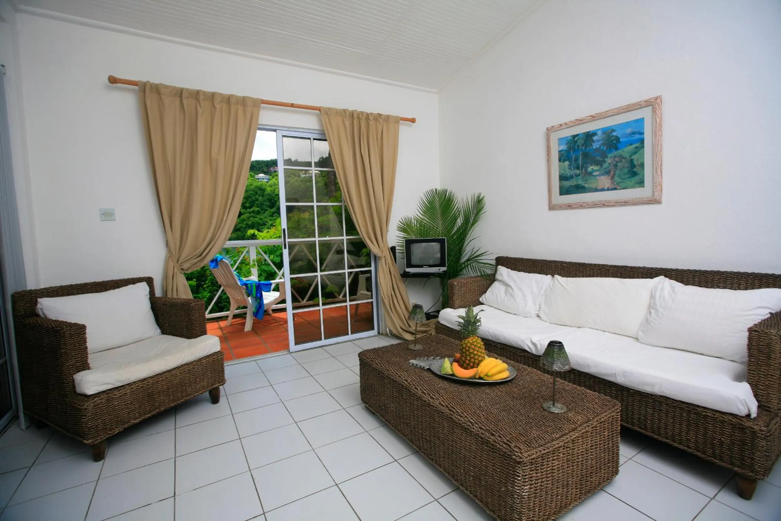 Living room, Bed in Marigot Beach Club & Dive Resort