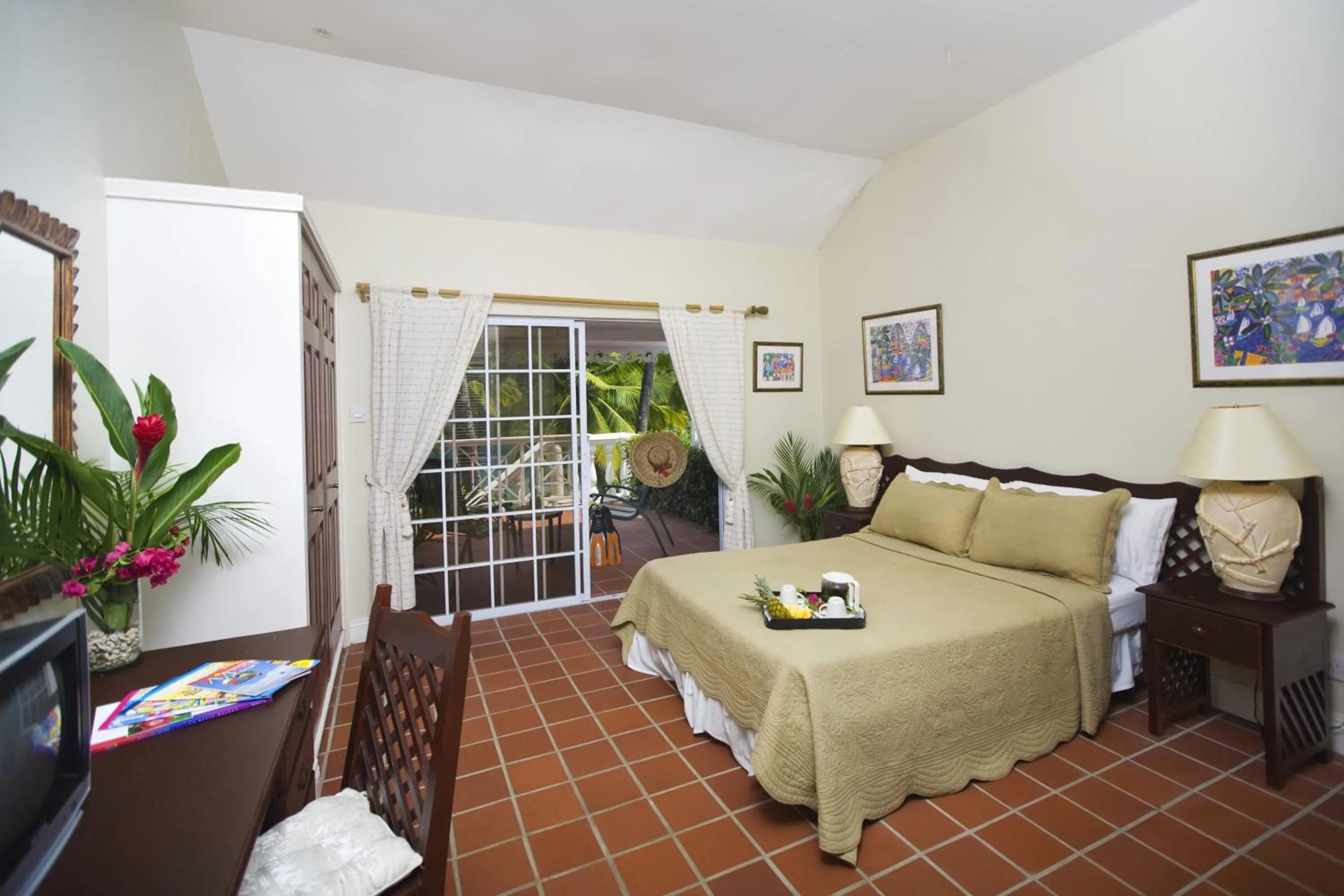 Bed in Marigot Beach Club & Dive Resort