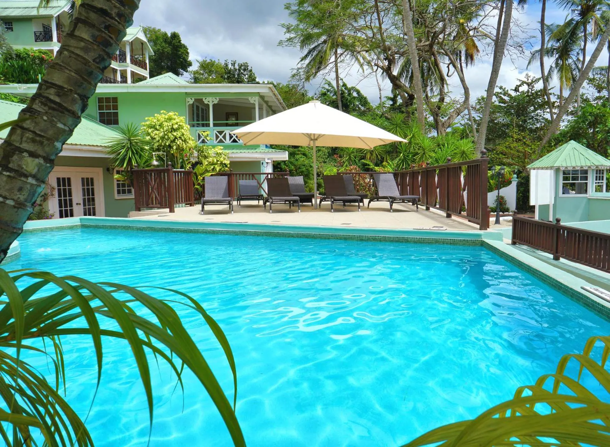 Swimming pool in Marigot Beach Club & Dive Resort