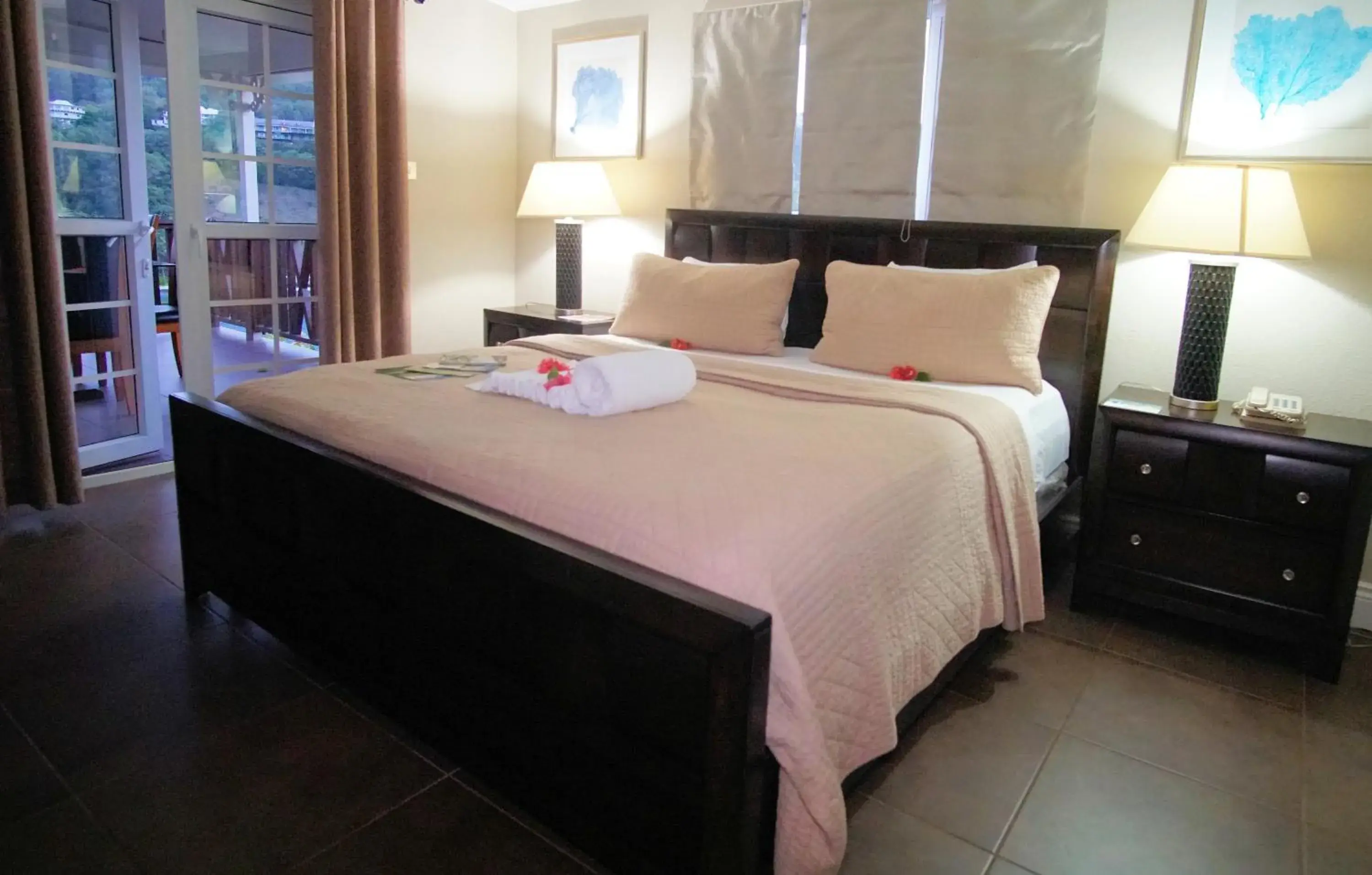 Bedroom, Bed in Marigot Beach Club & Dive Resort Bedroom, Bed in Marigot Beach Club & Dive Resort