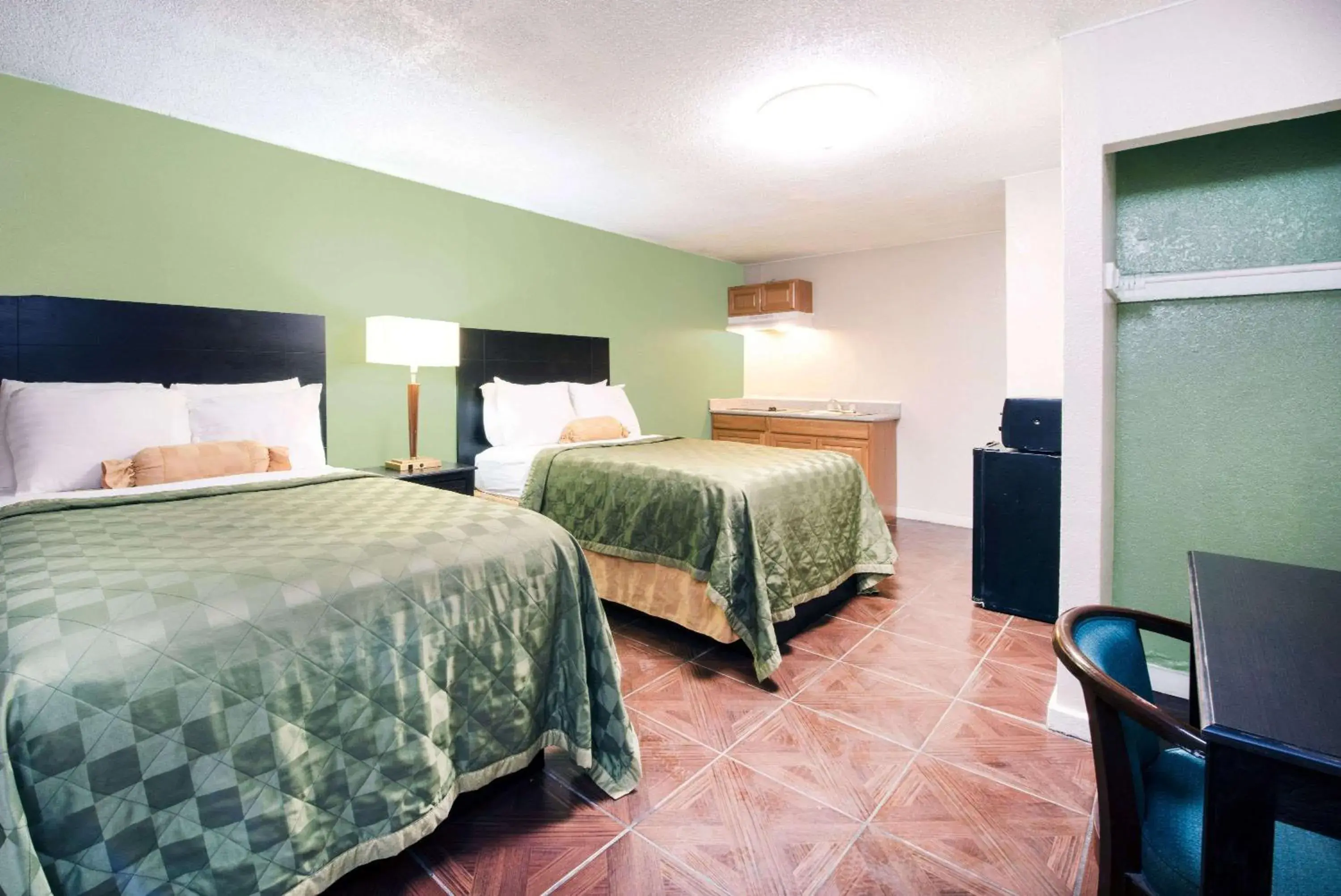 Photo of the whole room, Bed in Executive Inn & Kitchenette Suites-Eagle Pass Photo of the whole room, Bed in Executive Inn & Kitchenette Suites-Eagle Pass