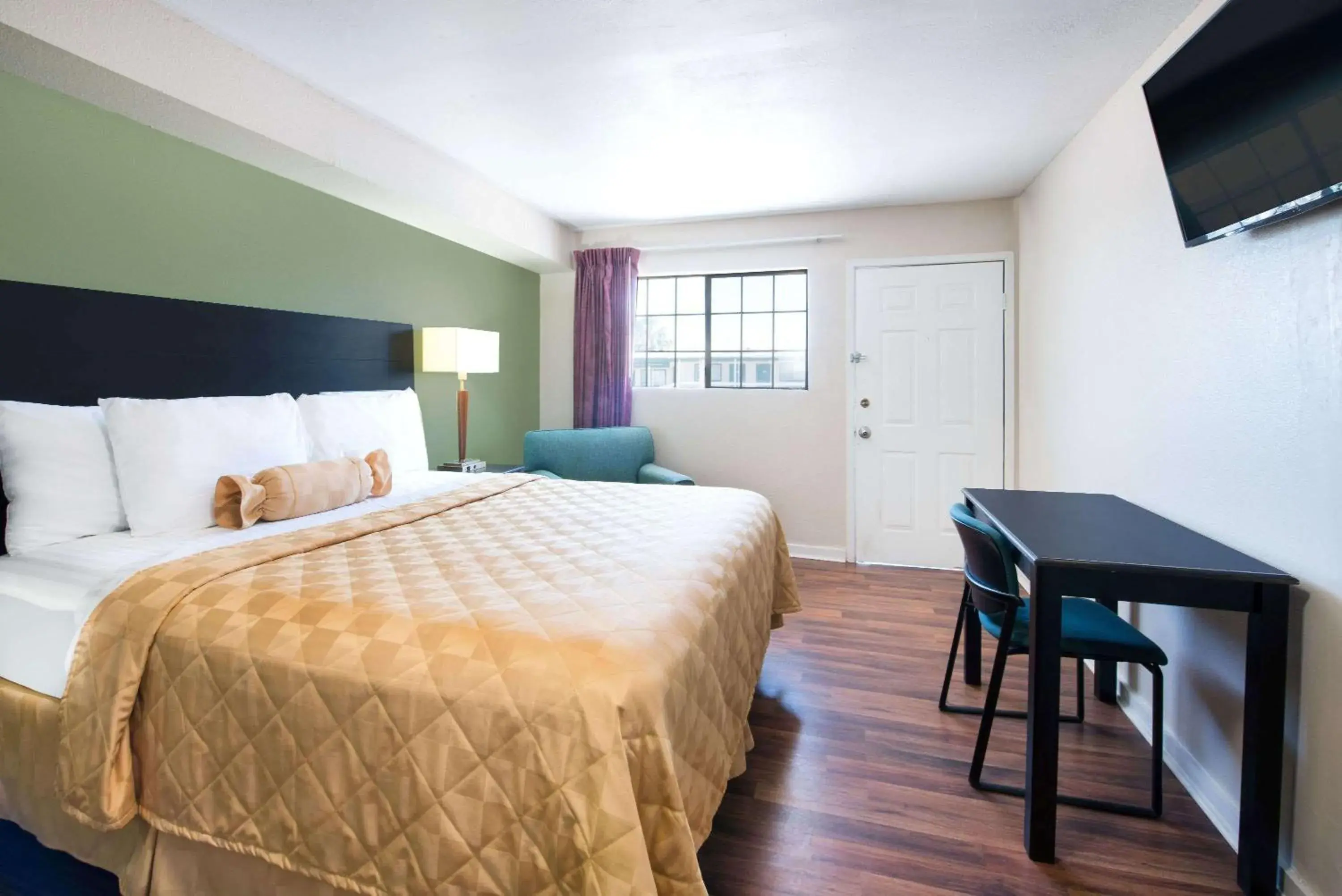 Photo of the whole room, Bed in Executive Inn & Kitchenette Suites-Eagle Pass Photo of the whole room, Bed in Executive Inn & Kitchenette Suites-Eagle Pass