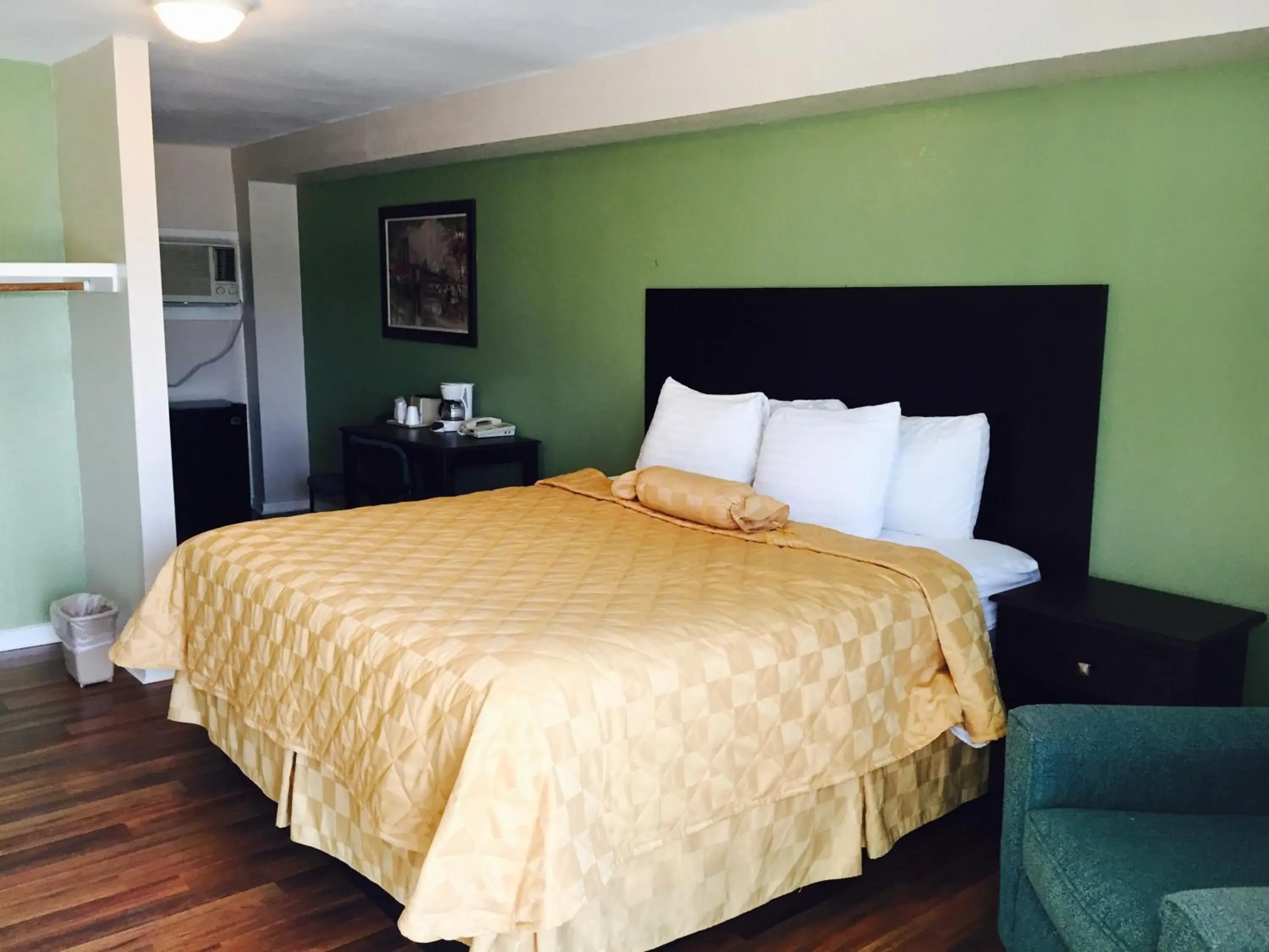 Bedroom, Bed in Executive Inn & Kitchenette Suites-Eagle Pass Bedroom, Bed in Executive Inn & Kitchenette Suites-Eagle Pass
