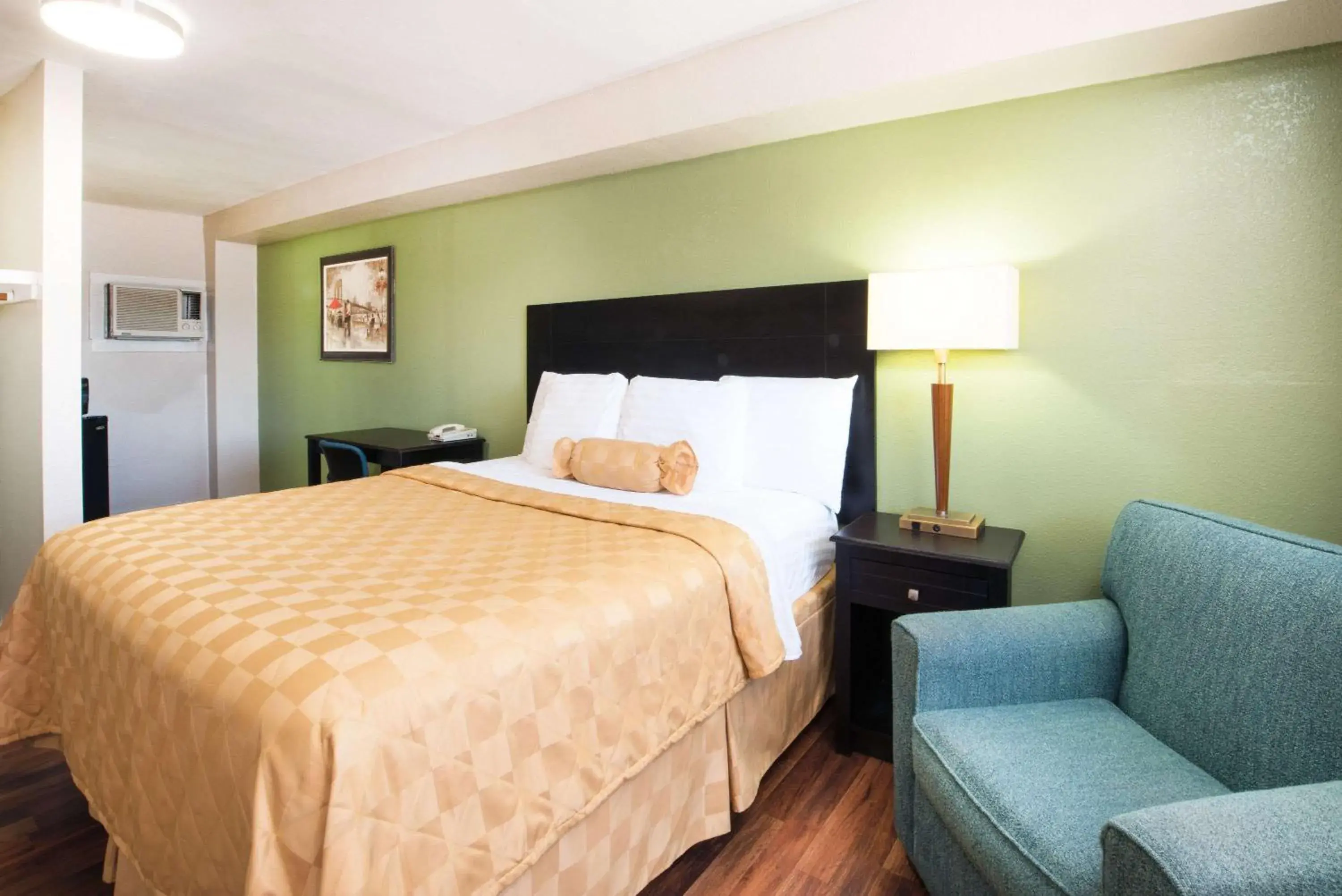 Photo of the whole room, Bed in Executive Inn & Kitchenette Suites-Eagle Pass Photo of the whole room, Bed in Executive Inn & Kitchenette Suites-Eagle Pass