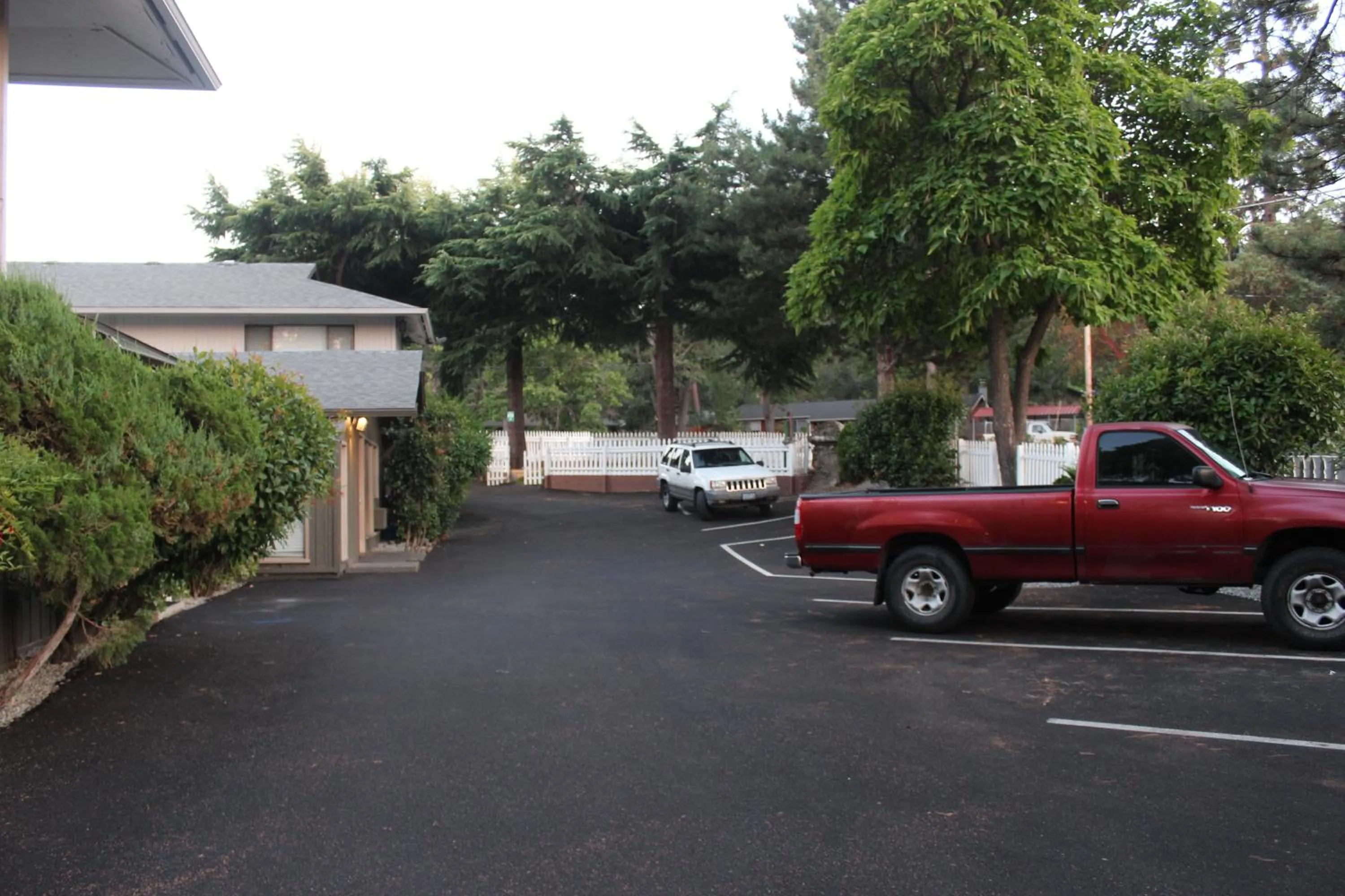 Parking in Cedarwood Inn of Ashland