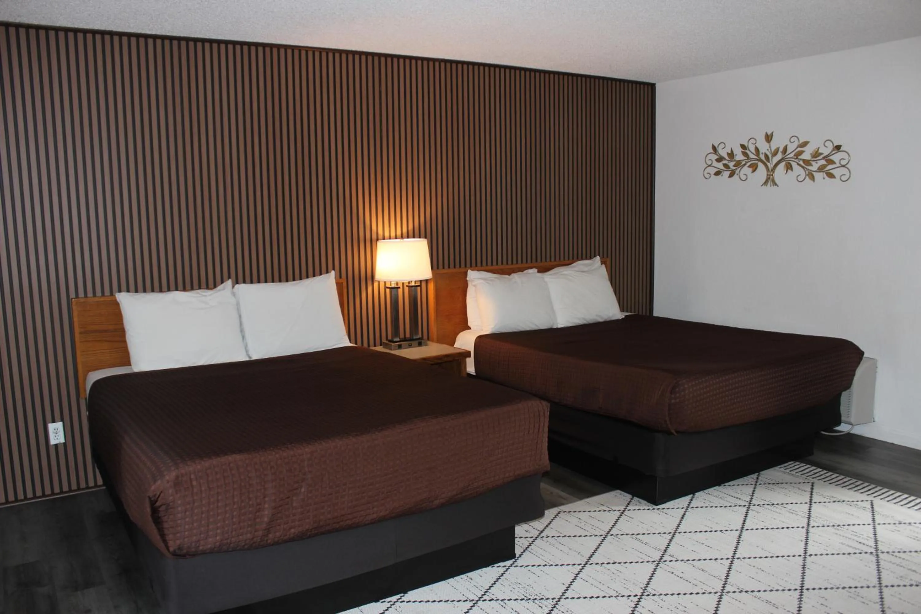 Bedroom, Bed in Cedarwood Inn of Ashland