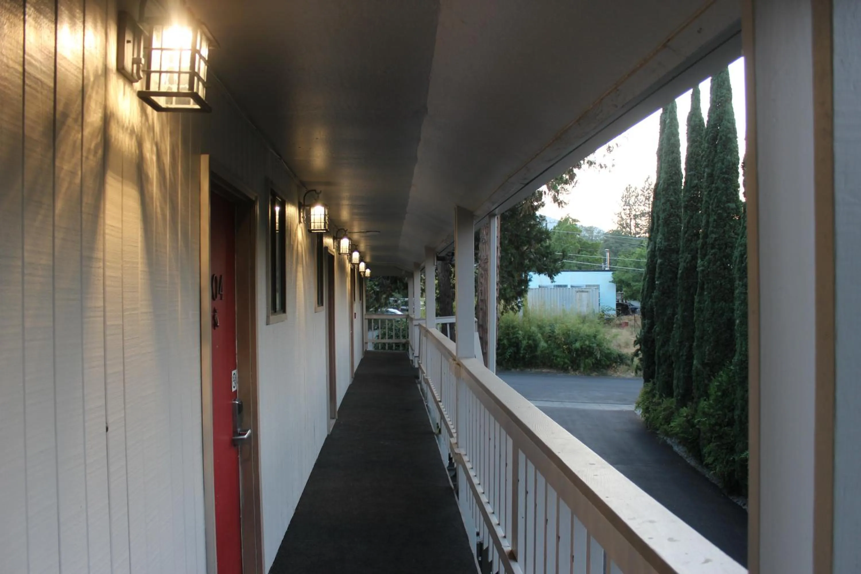 Property building in Cedarwood Inn of Ashland