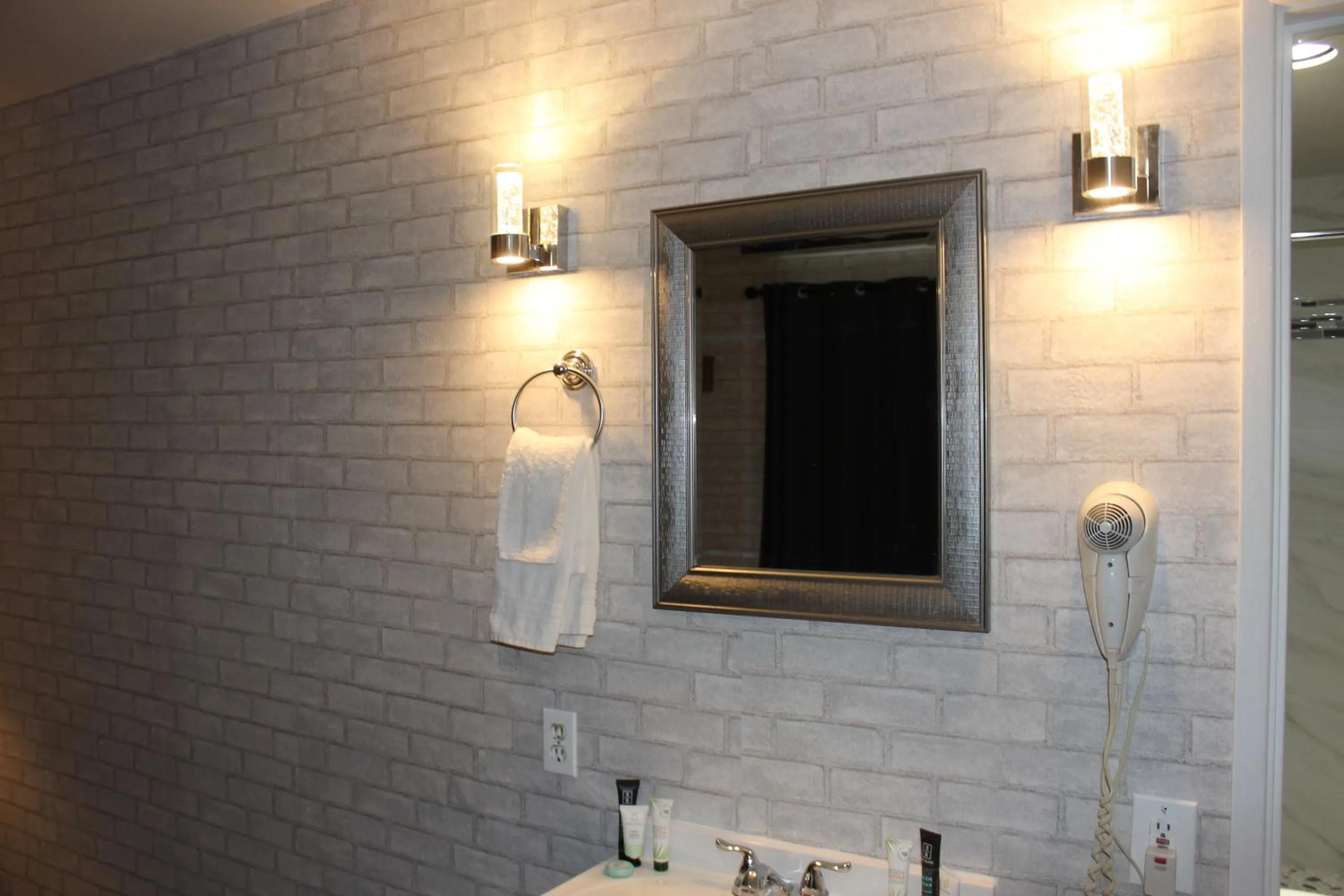 Bedroom in Cedarwood Inn of Ashland