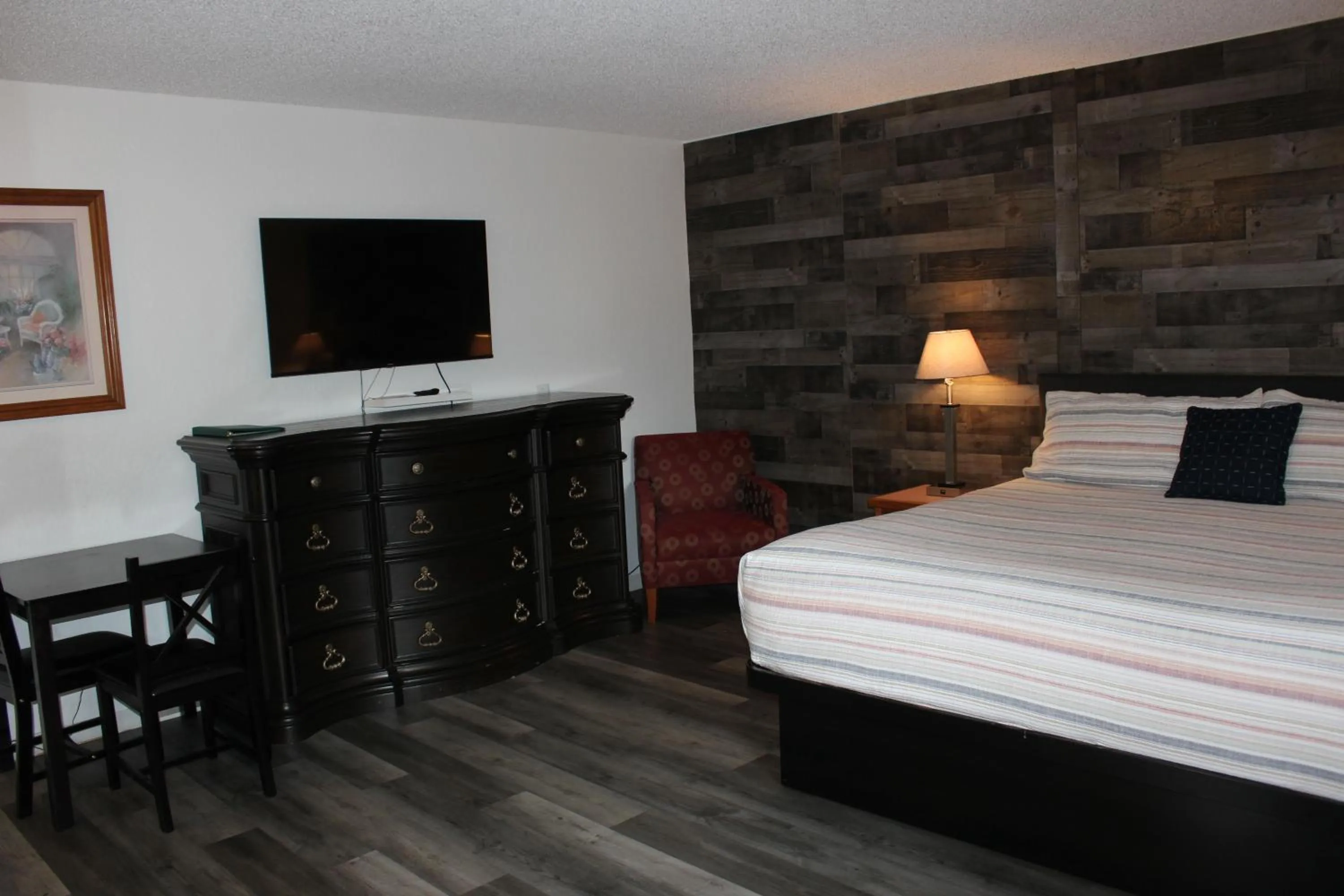 Bed in Cedarwood Inn of Ashland