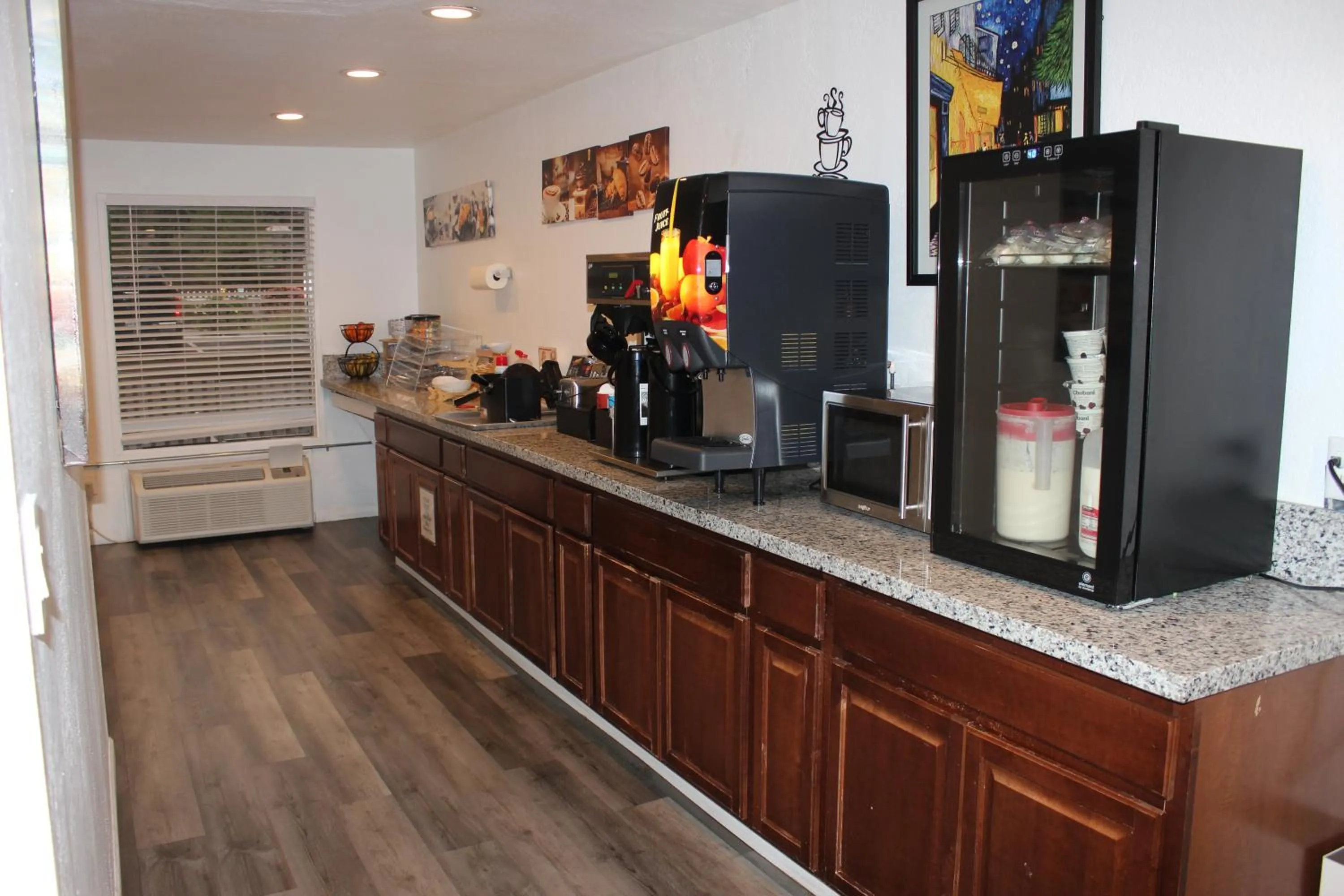 Breakfast in Cedarwood Inn of Ashland