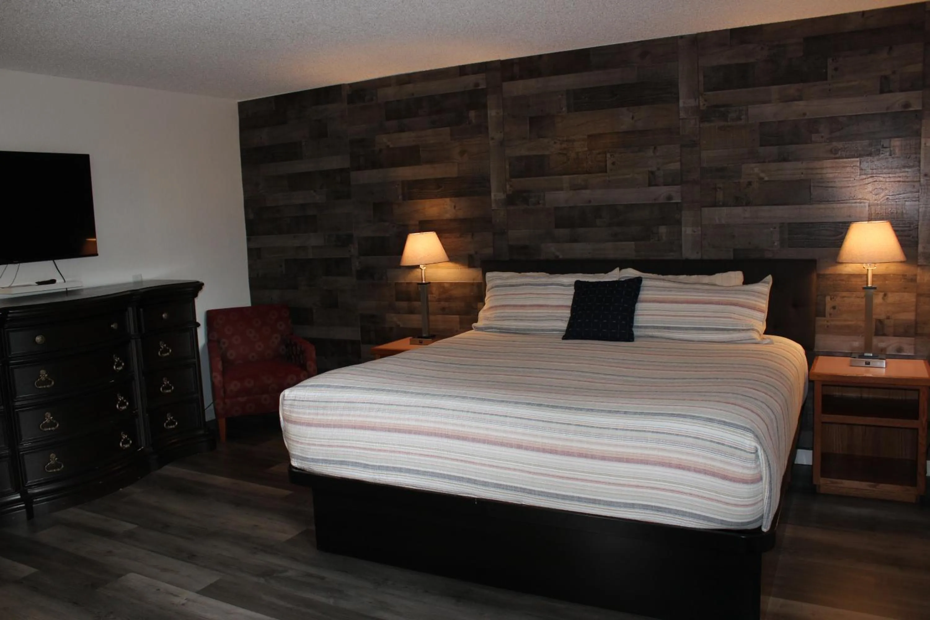 Bed in Cedarwood Inn of Ashland