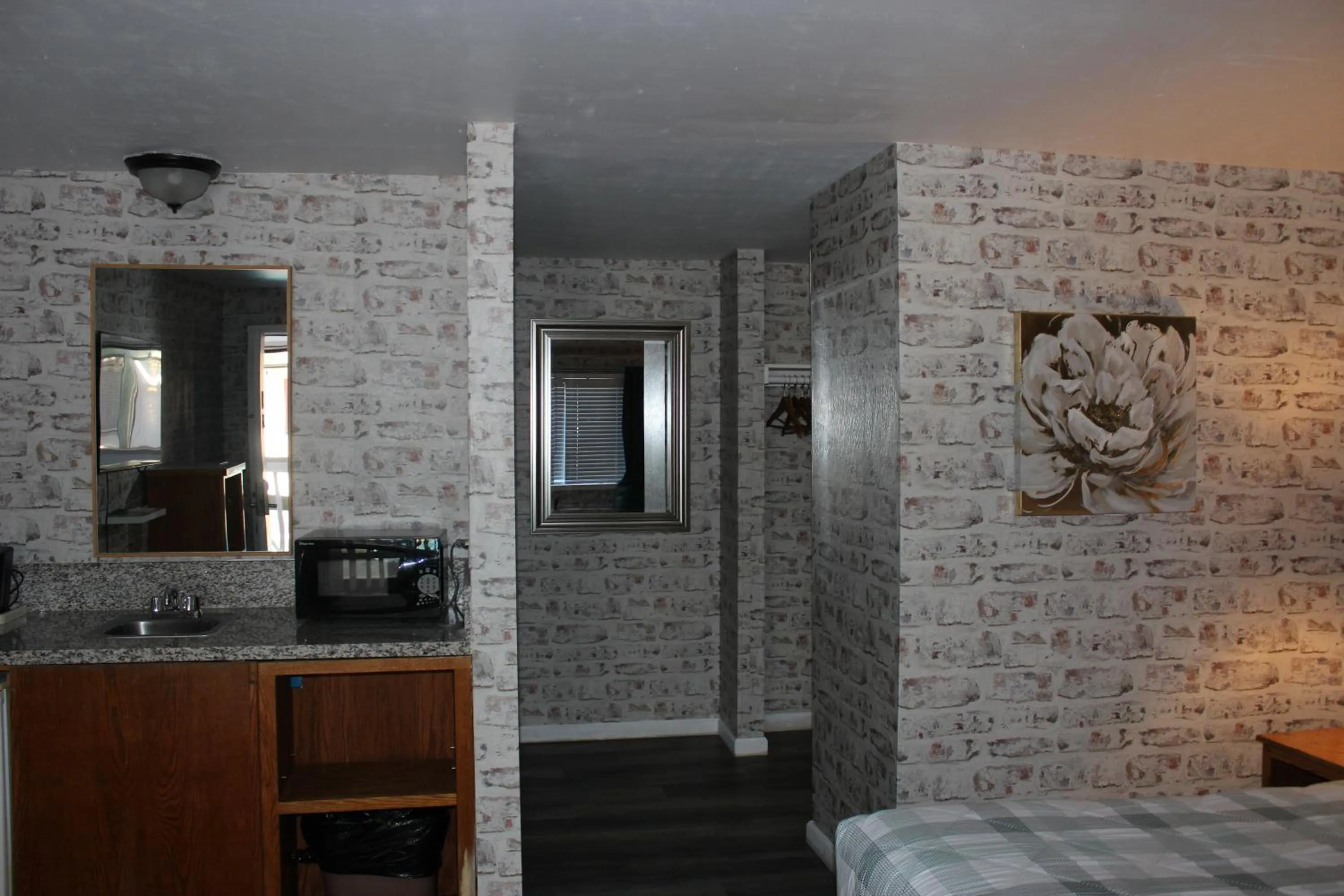 Bedroom, Bed in Cedarwood Inn of Ashland