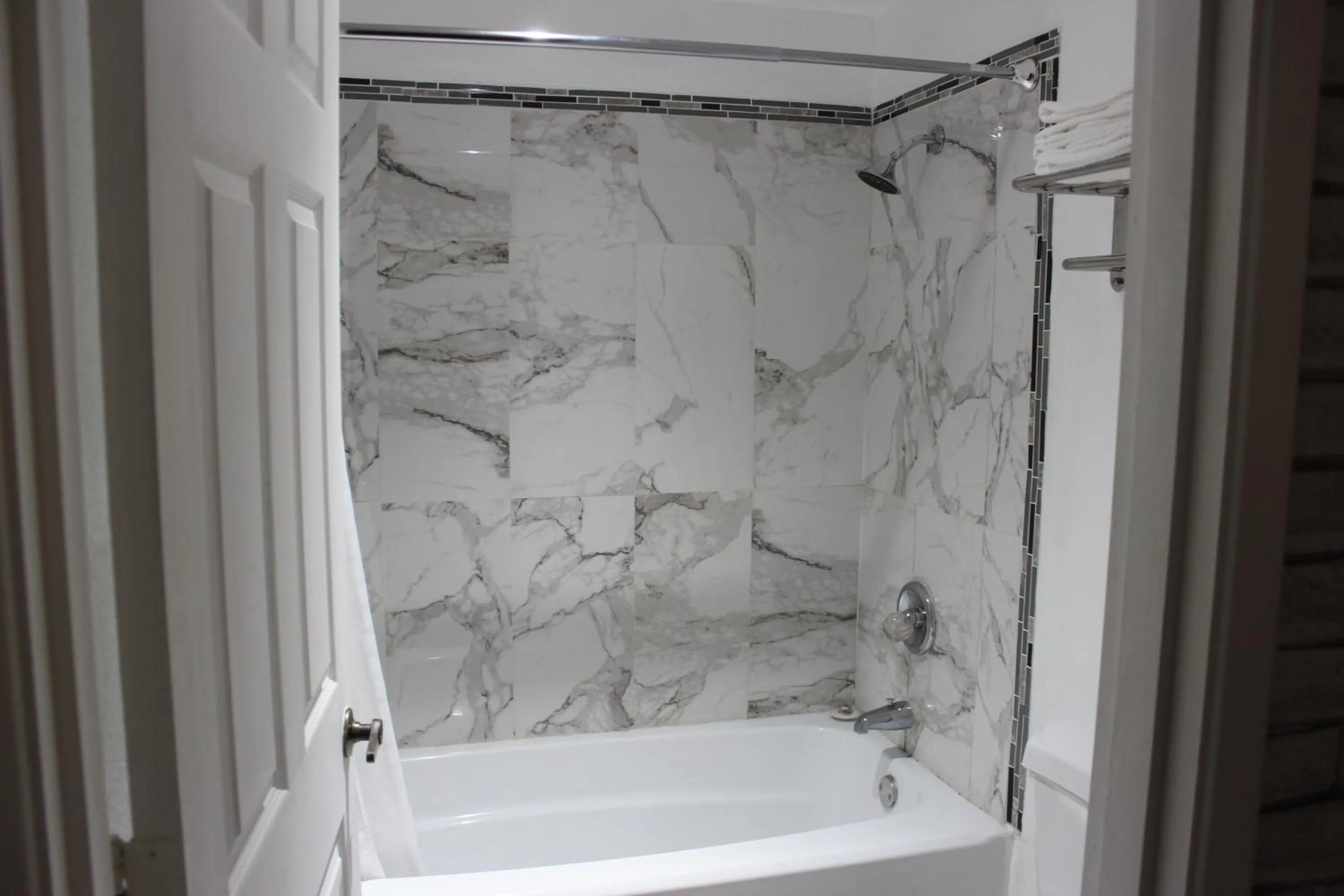 Bath in Cedarwood Inn of Ashland