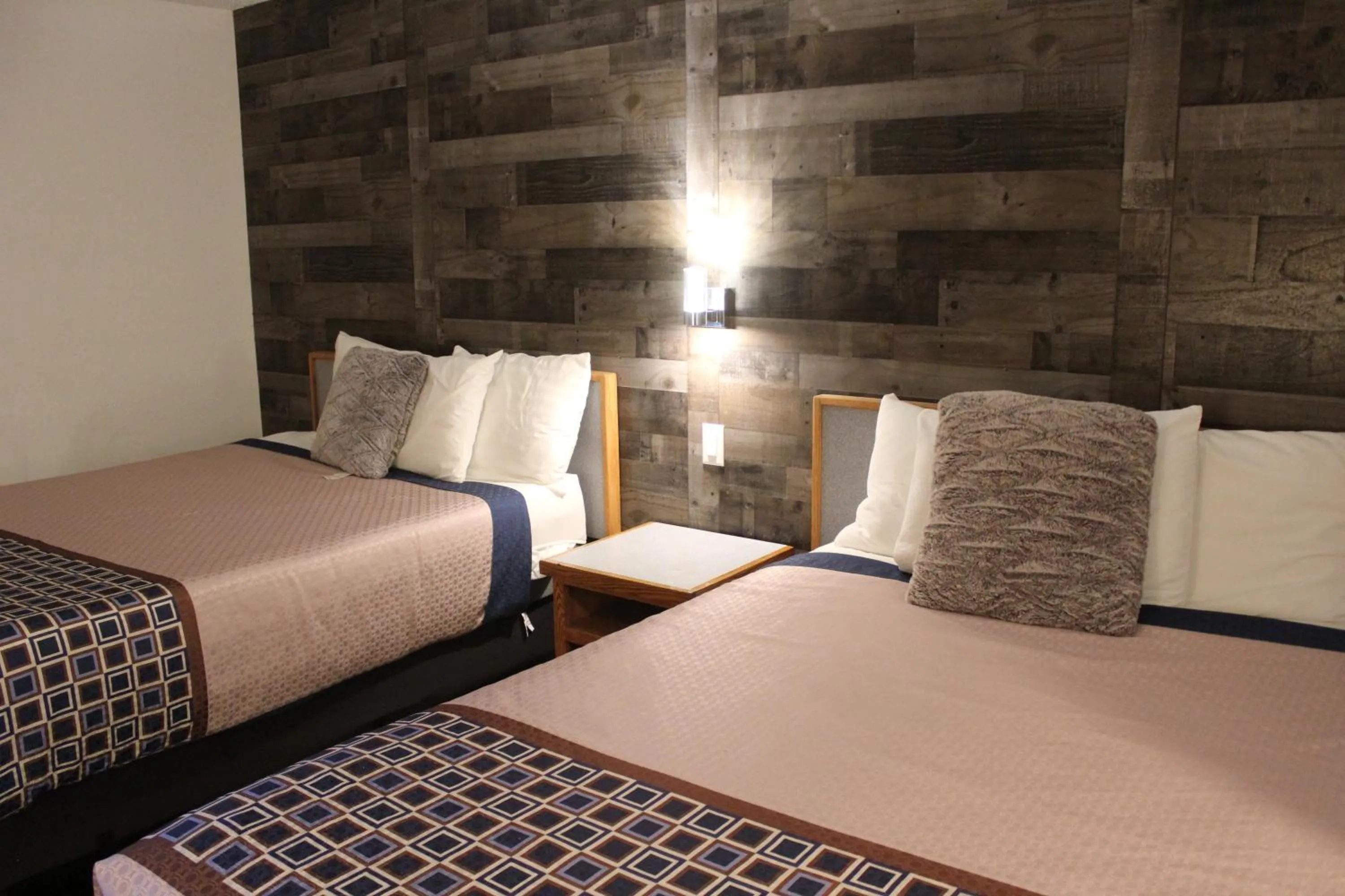 Bed in Cedarwood Inn of Ashland