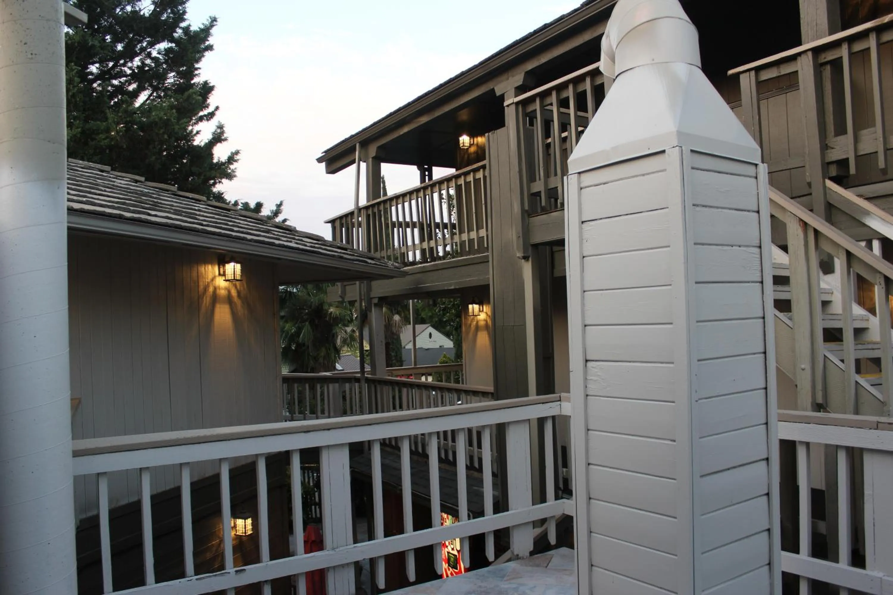 Property building in Cedarwood Inn of Ashland