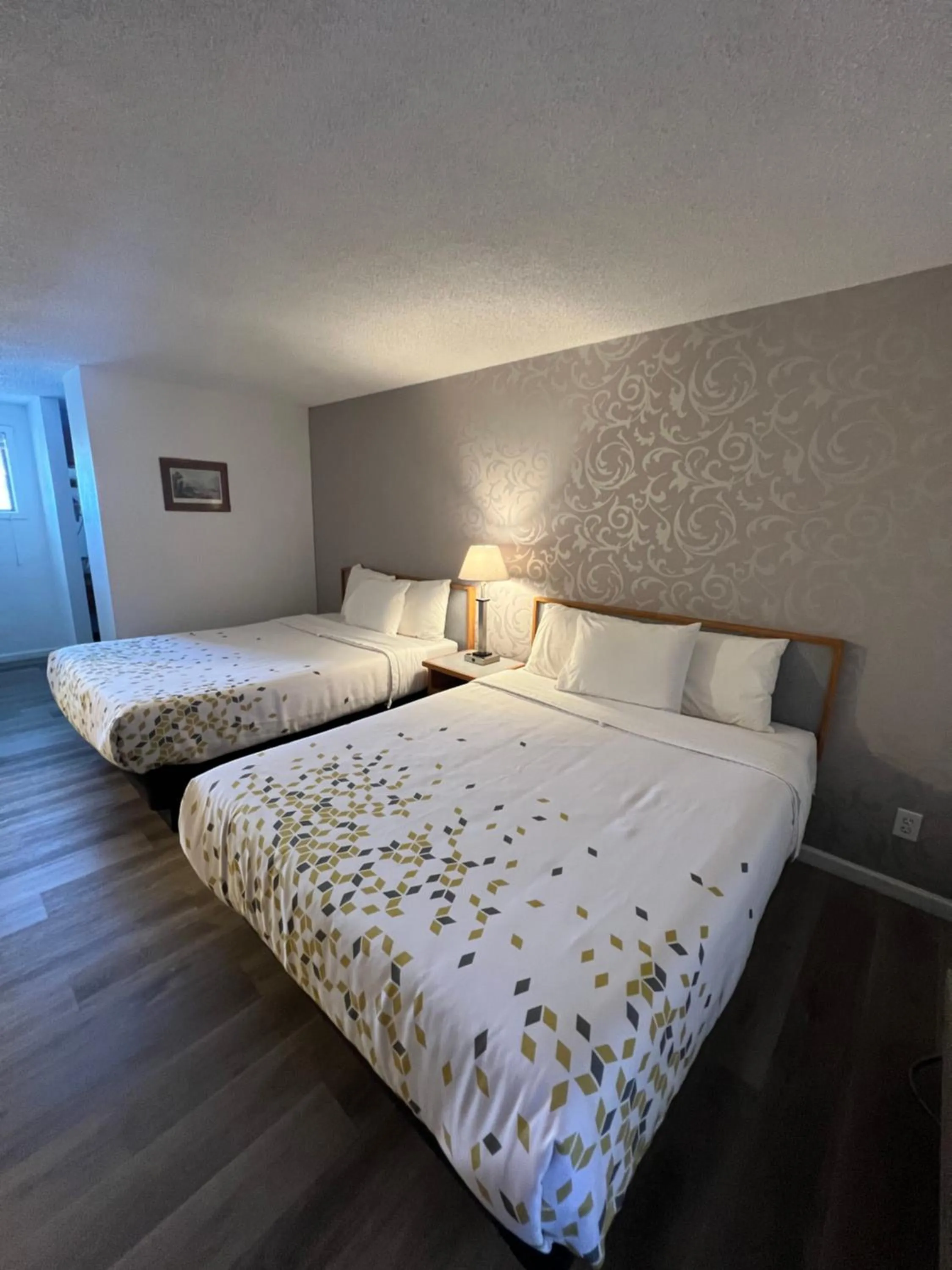 Bed in Cedarwood Inn of Ashland