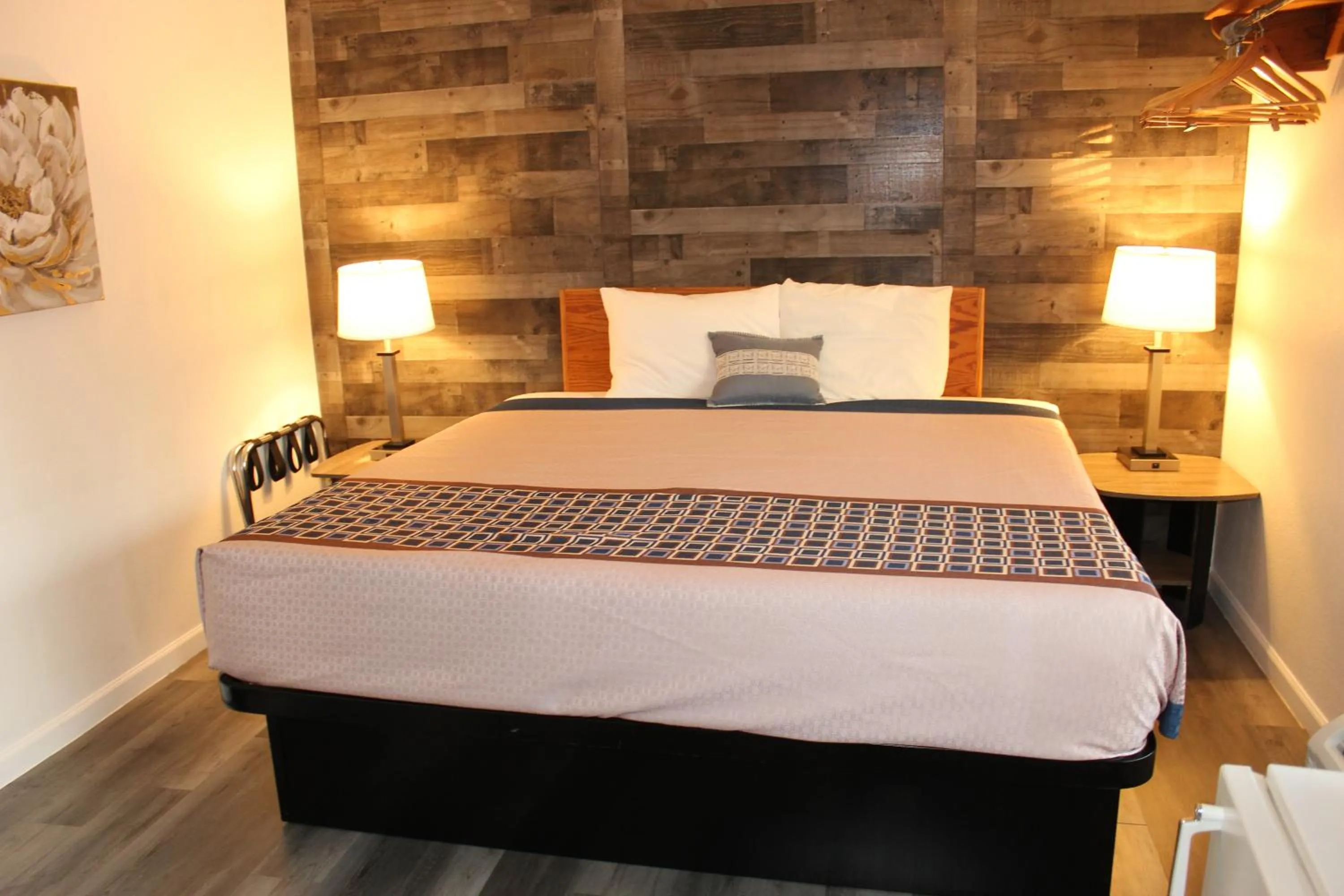 Bedroom, Bed in Cedarwood Inn of Ashland