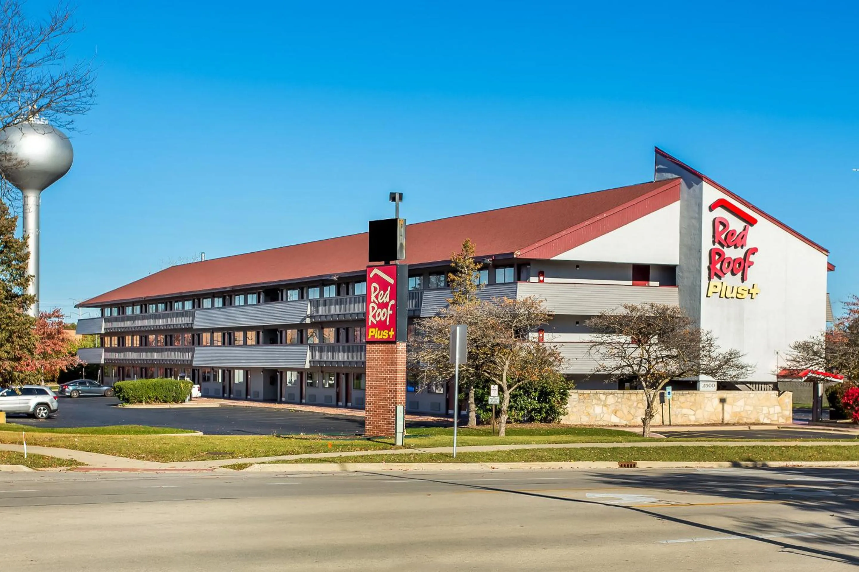Property building in Red Roof PLUS Chicago - Hoffman Estates