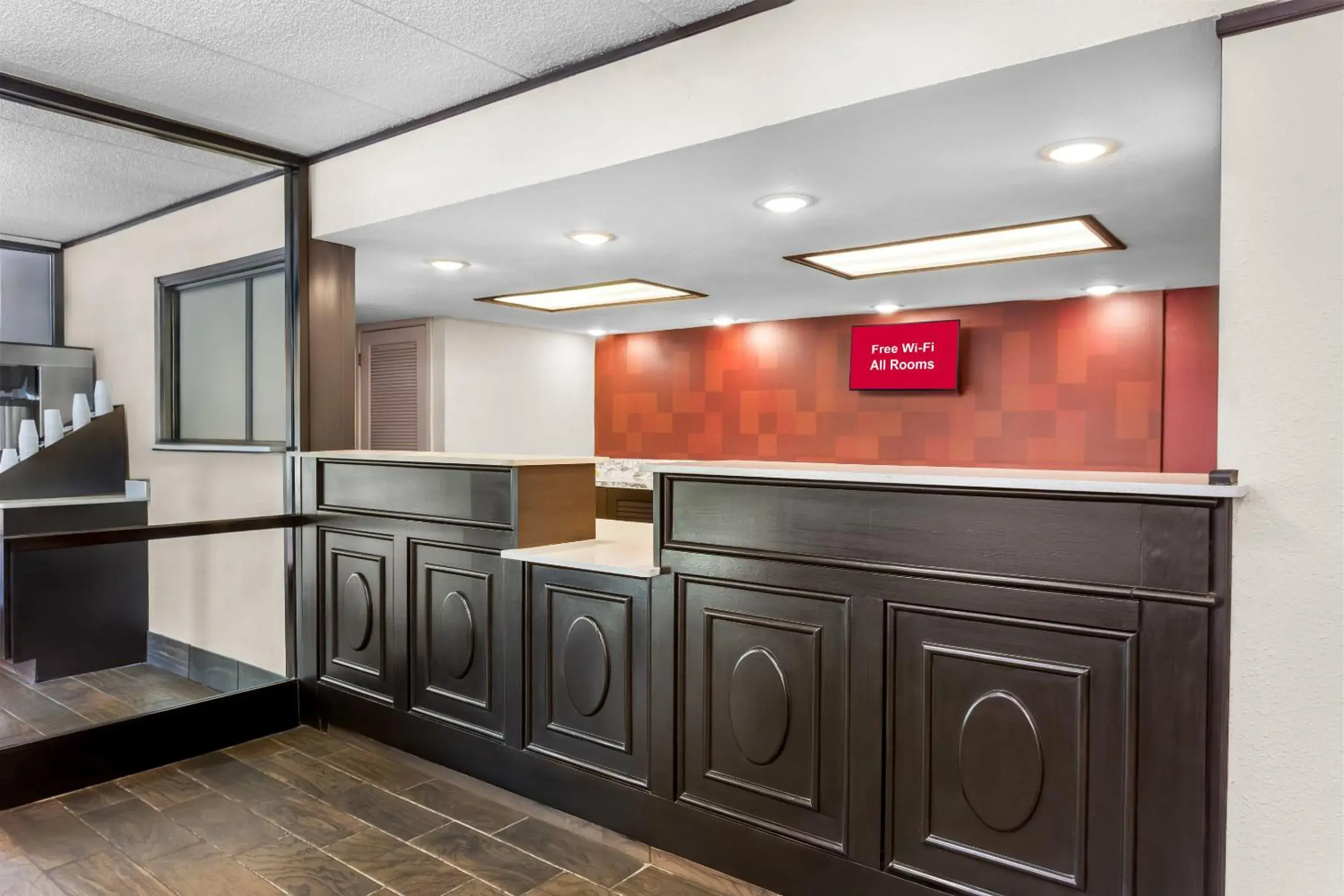 Lobby or reception in Red Roof PLUS Chicago - Hoffman Estates Lobby or reception in Red Roof PLUS Chicago - Hoffman Estates