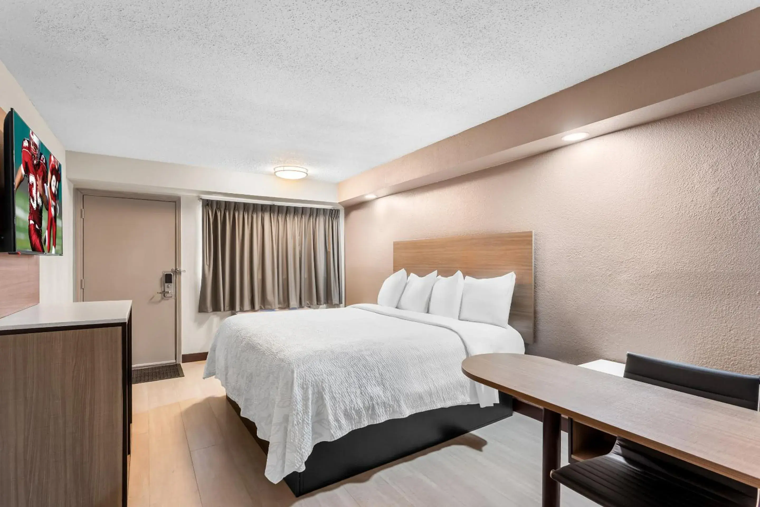 Photo of the whole room, Bed in Red Roof PLUS Chicago - Hoffman Estates Photo of the whole room, Bed in Red Roof PLUS Chicago - Hoffman Estates