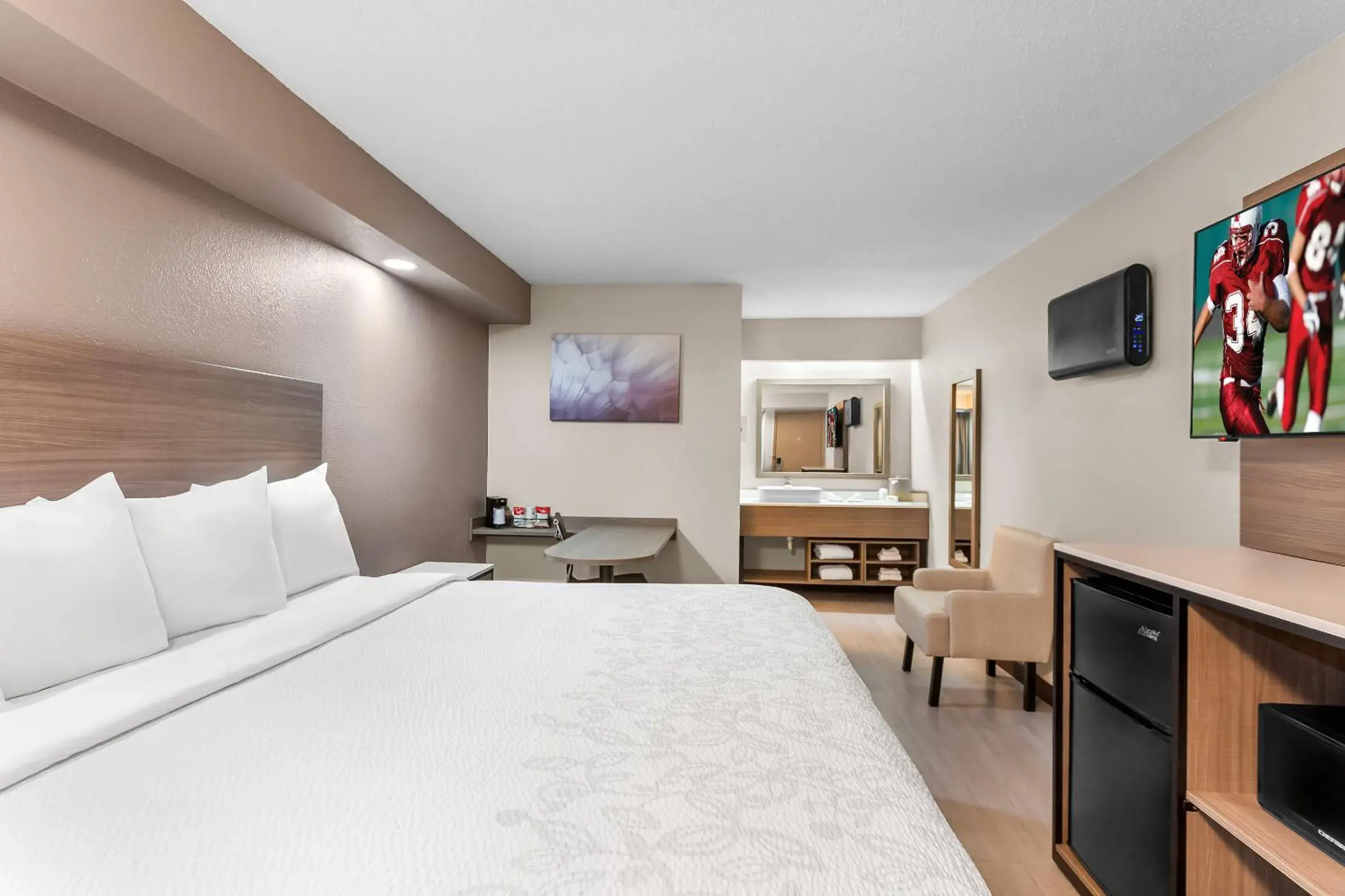 Photo of the whole room, Bed in Red Roof PLUS Chicago - Hoffman Estates Photo of the whole room, Bed in Red Roof PLUS Chicago - Hoffman Estates