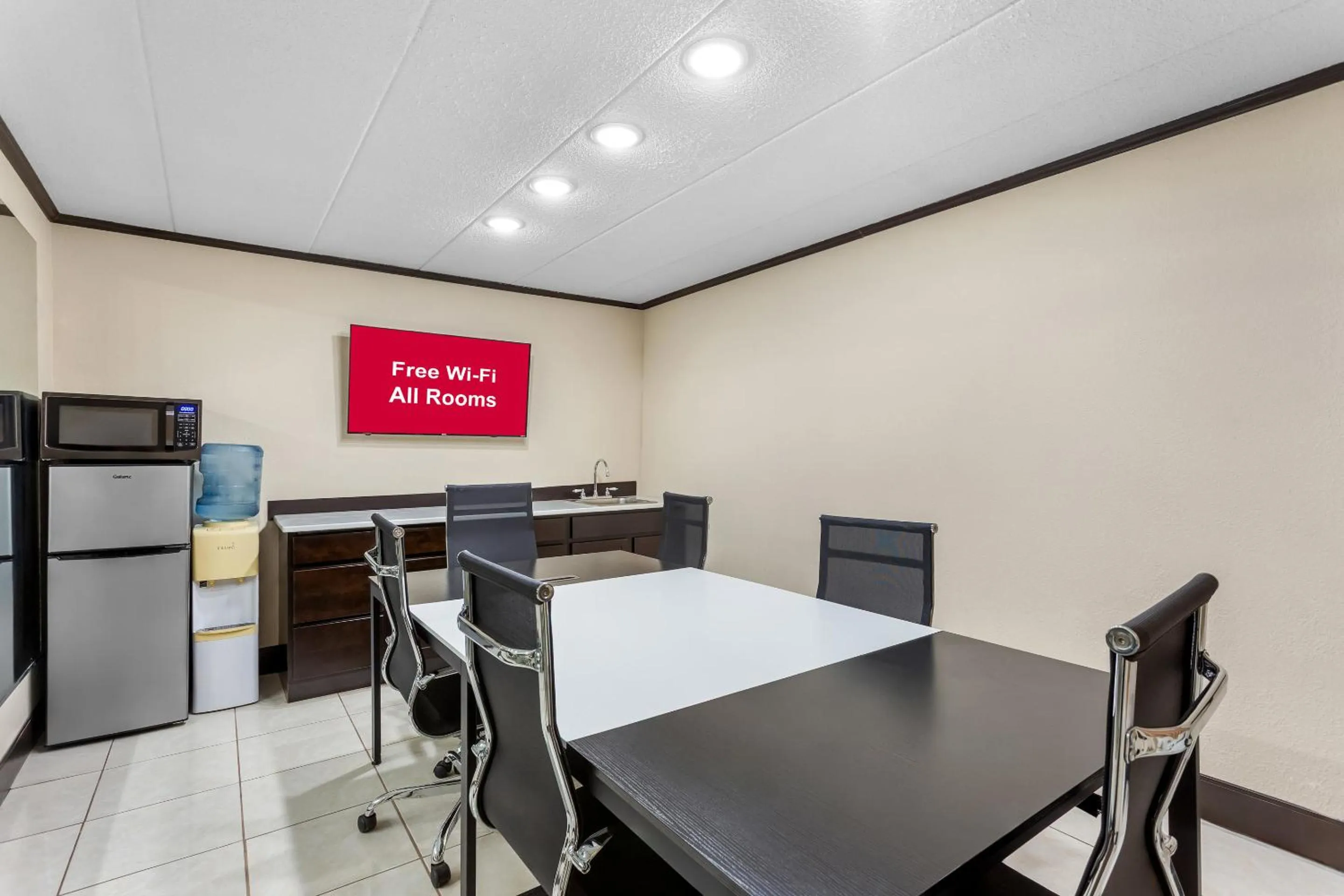 Meeting/conference room in Red Roof PLUS Chicago - Hoffman Estates