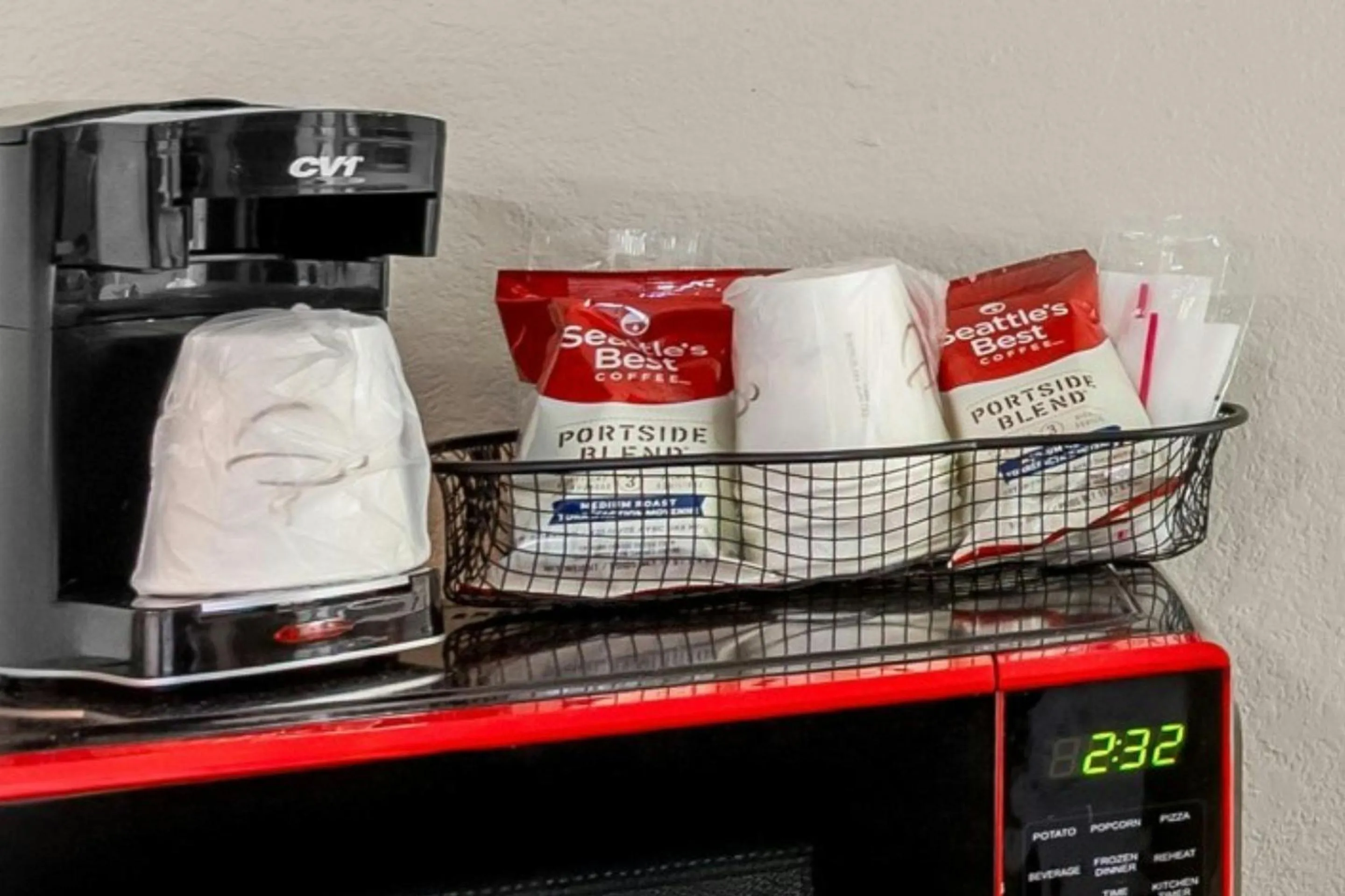 Bedroom in Red Roof PLUS Chicago - Hoffman Estates