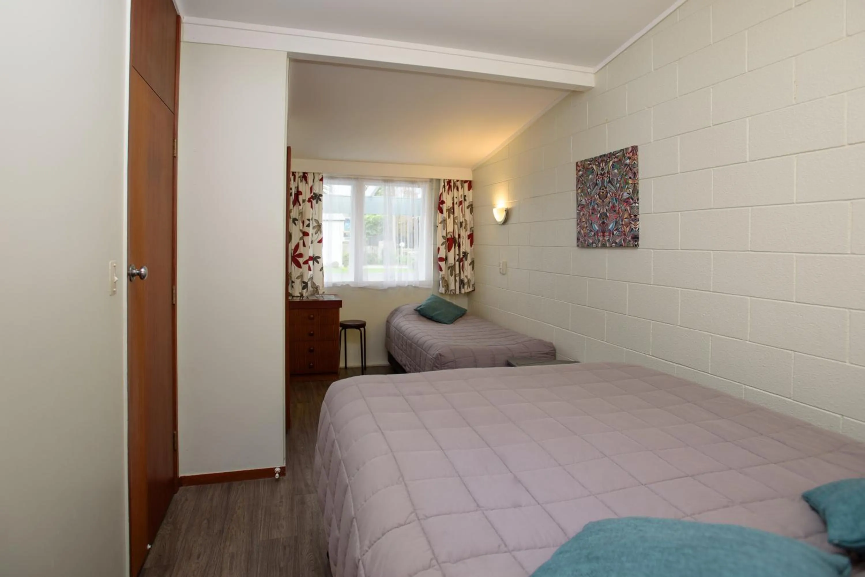 Bedroom, Bed in Kauri Lodge Motel