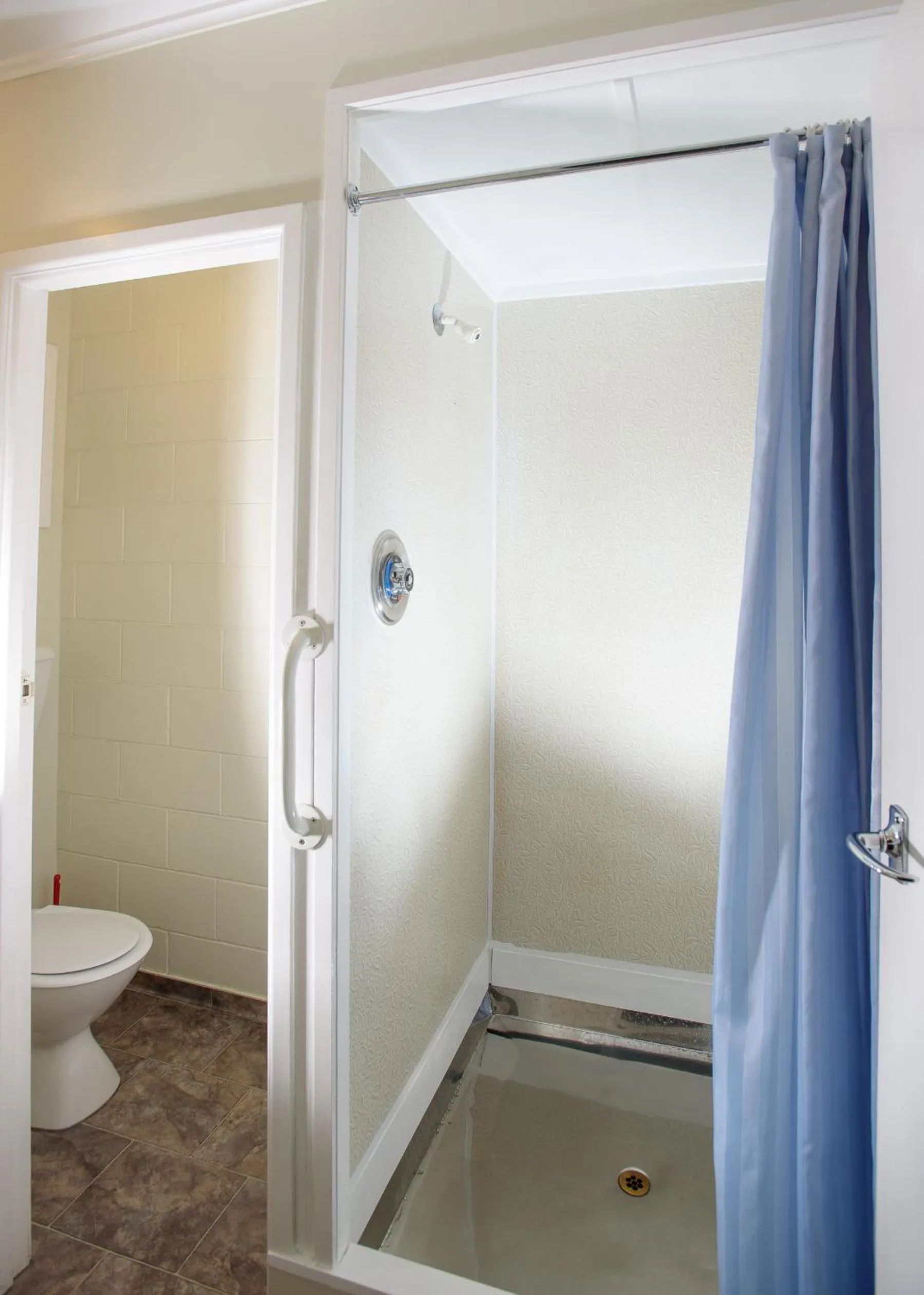Shower in Kauri Lodge Motel