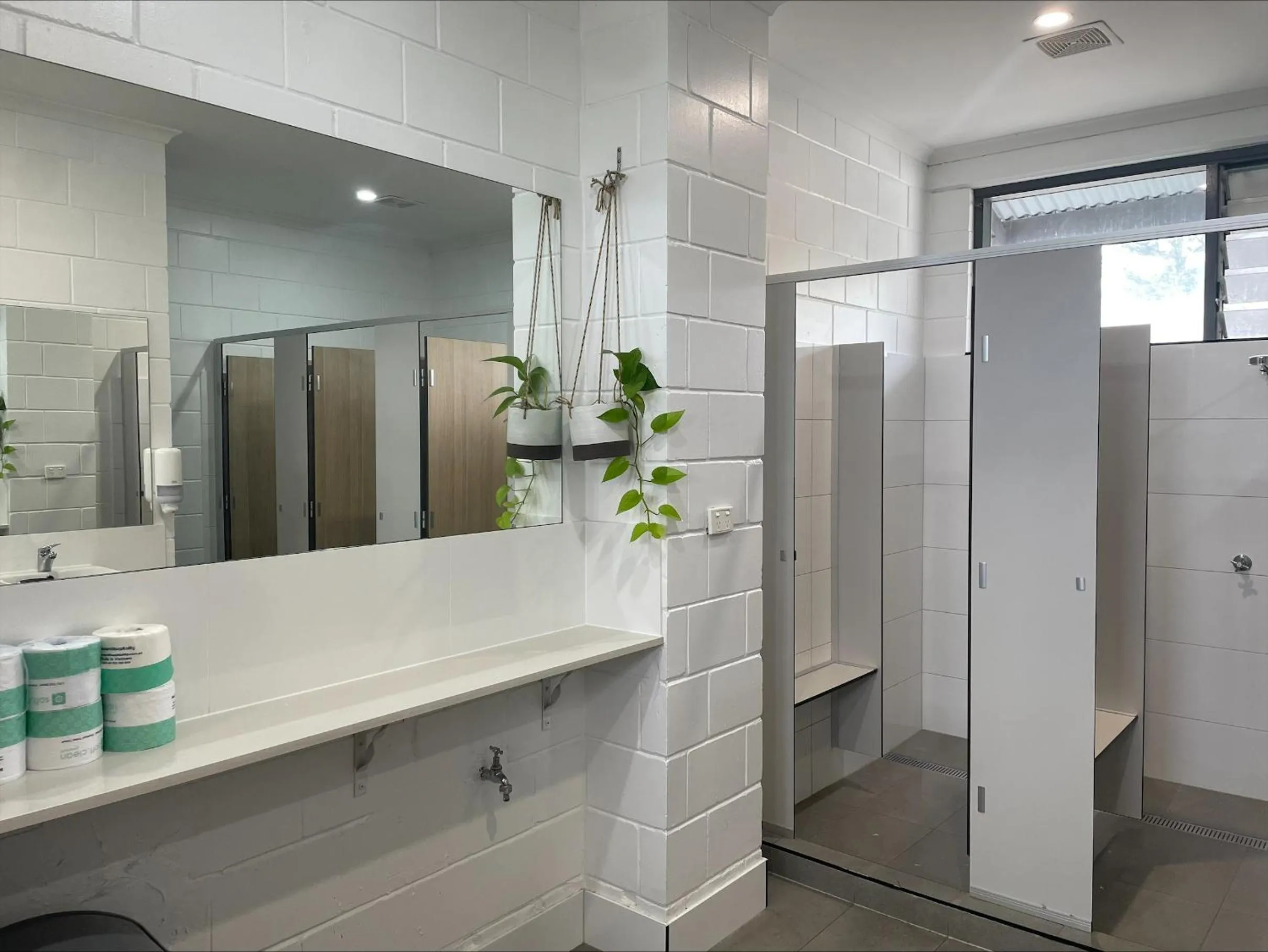 Bathroom in YHA Coolangatta Gold Coast